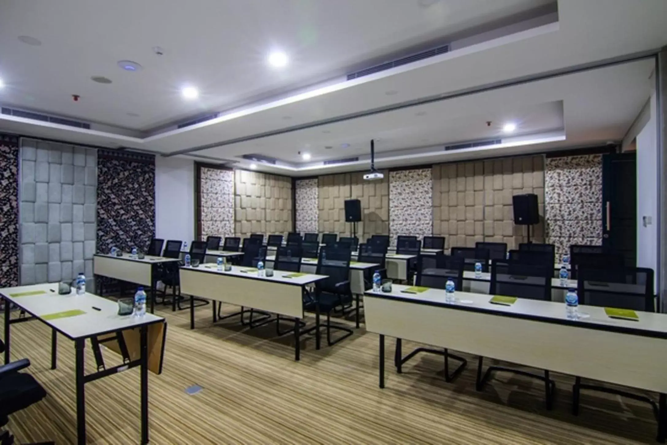 Meeting/conference room in Jambuluwuk Thamrin Hotel