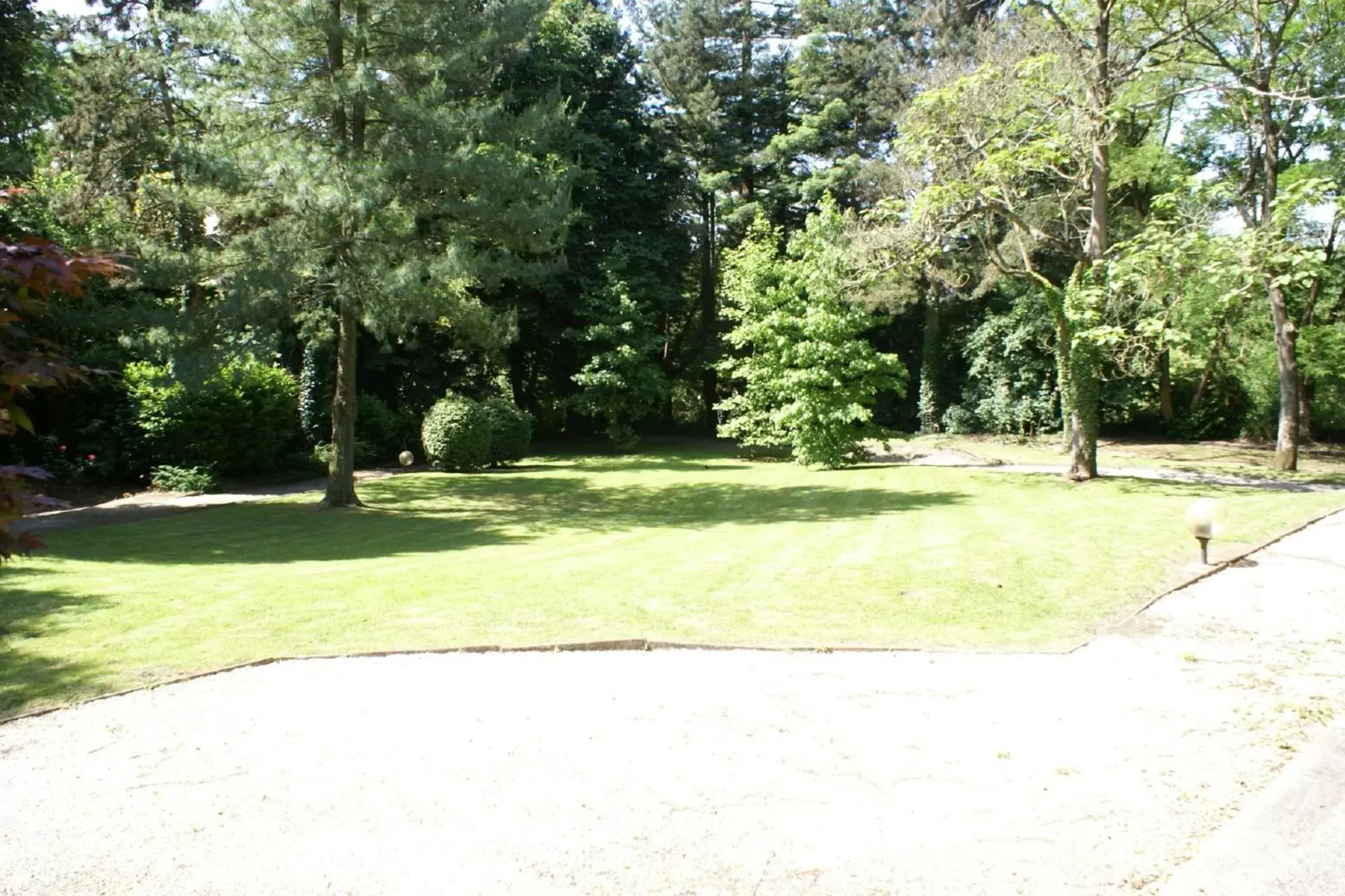 Garden in Logis Hotel Du Chateau