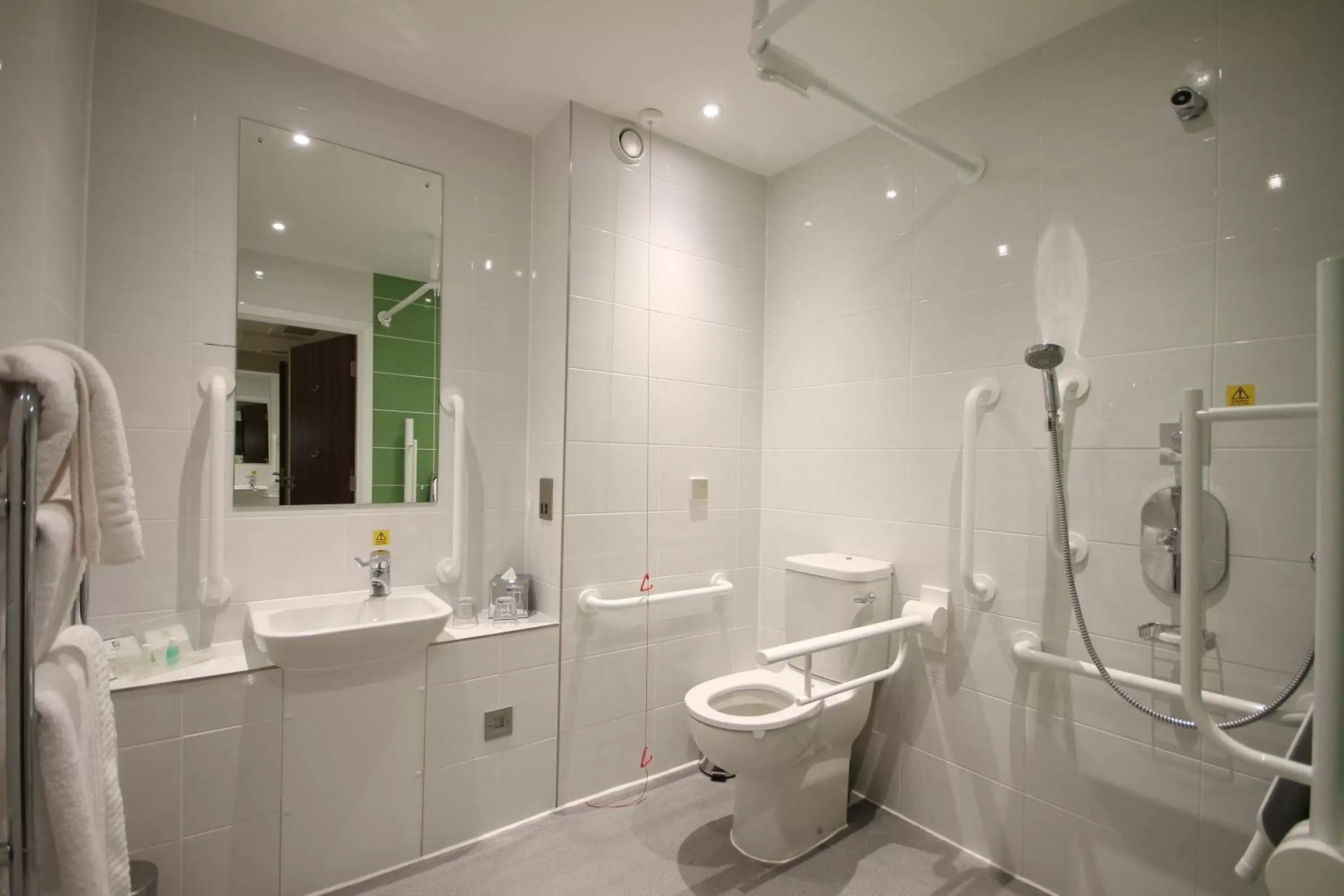 Bathroom in Holiday Inn Huntingdon Racecourse, an IHG Hotel