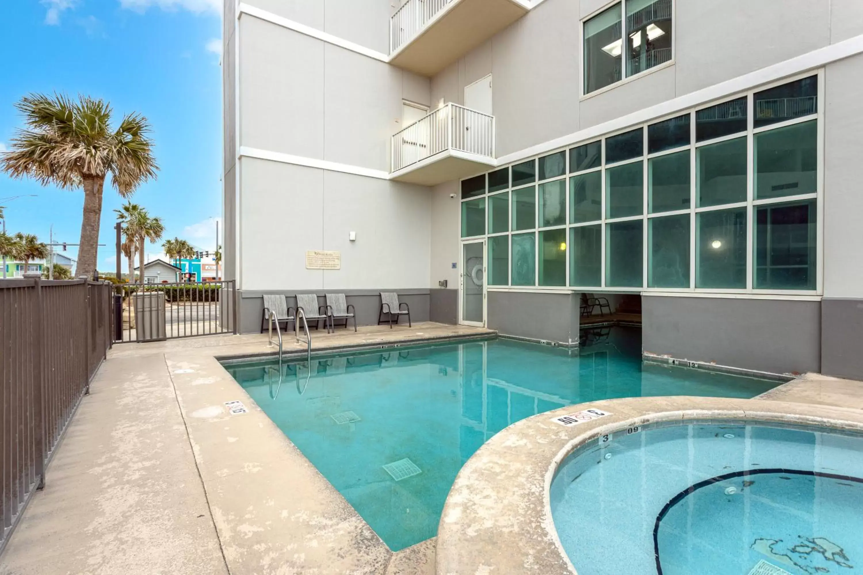 Swimming Pool in Seawind #1109