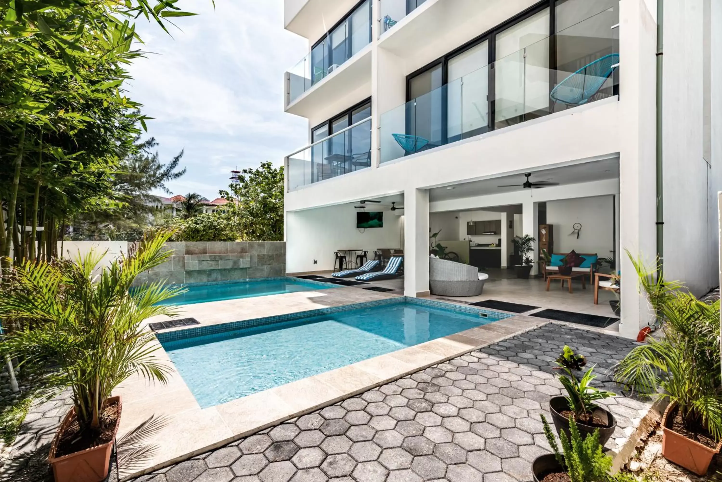 Pool view, Swimming Pool in Vela's Condos Ocean Front