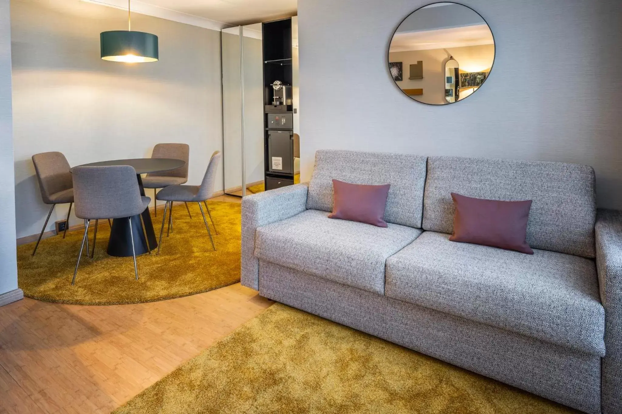 Bedroom, Seating Area in Holiday Inn Hotel Brussels Airport, an IHG Hotel