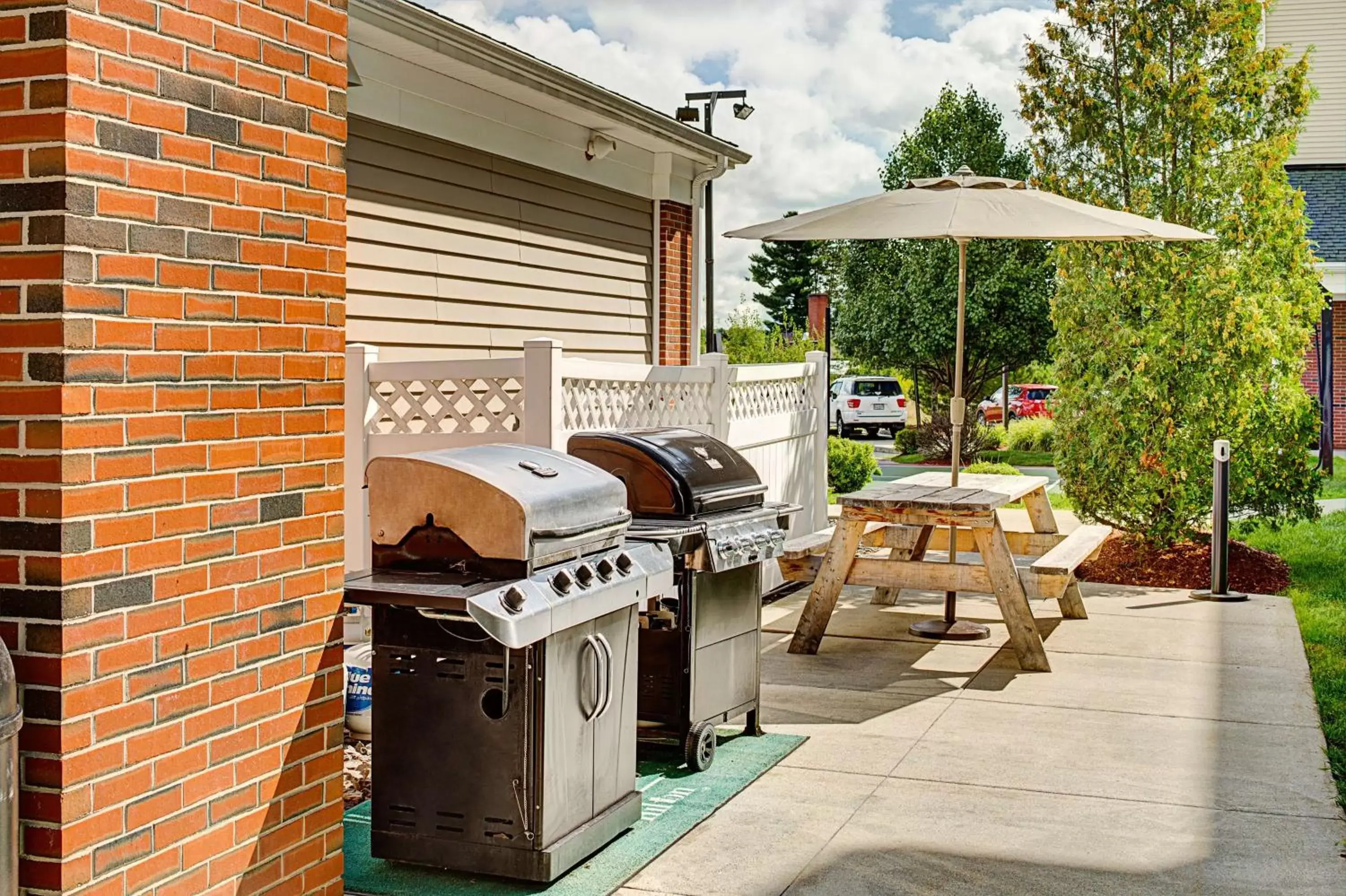 Patio, BBQ Facilities in Homewood Suites by Hilton Manchester/Airport