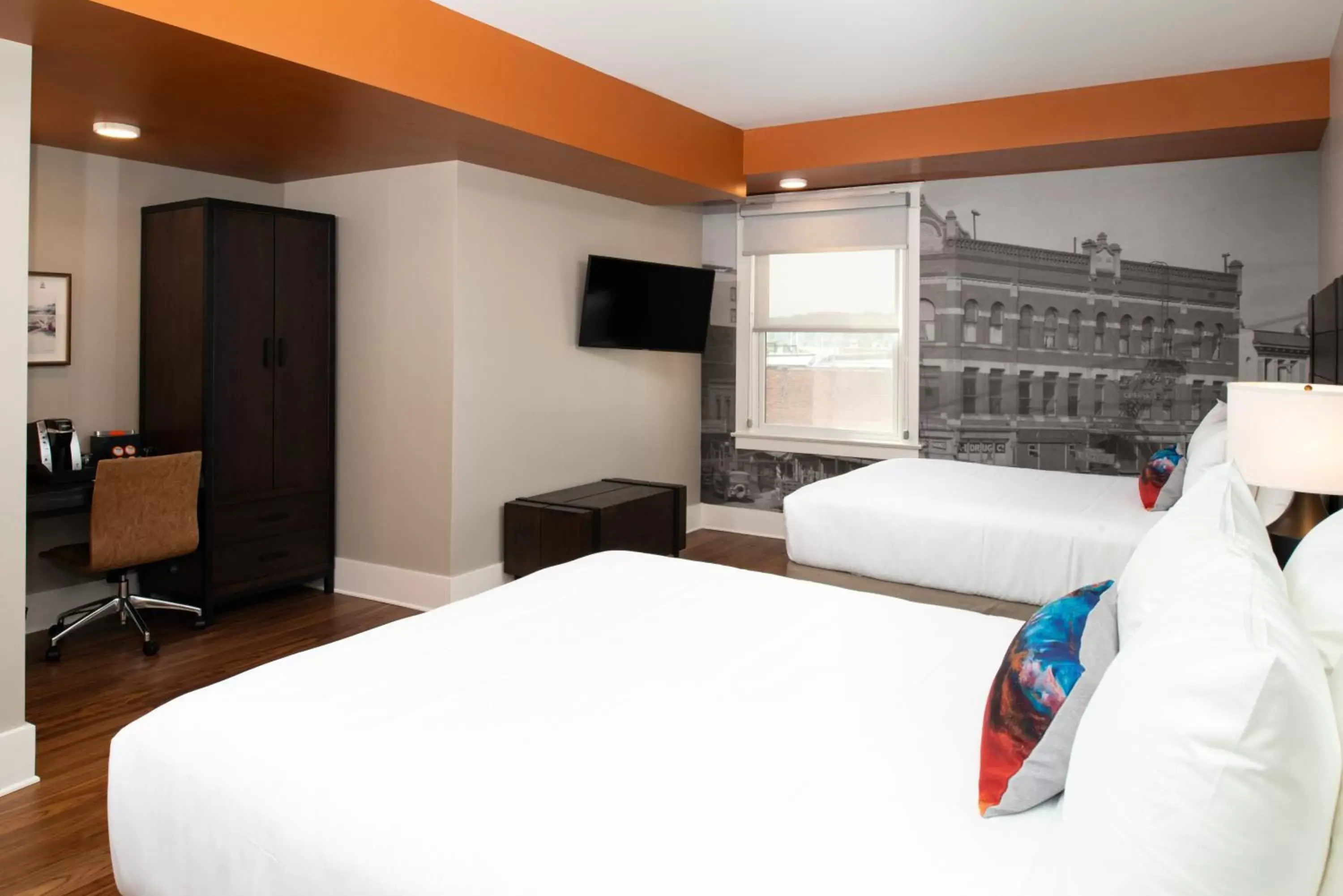 Photo of the whole room, Bed in Hotel Indigo Spokane Downtown, an IHG Hotel