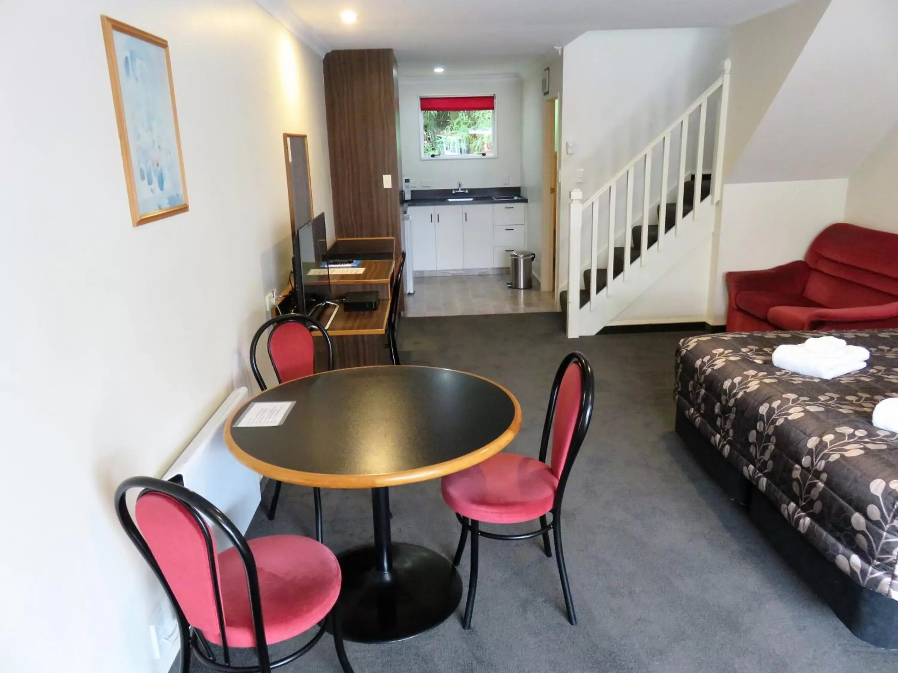 Dining area, Seating Area in Admirals Motor Lodge