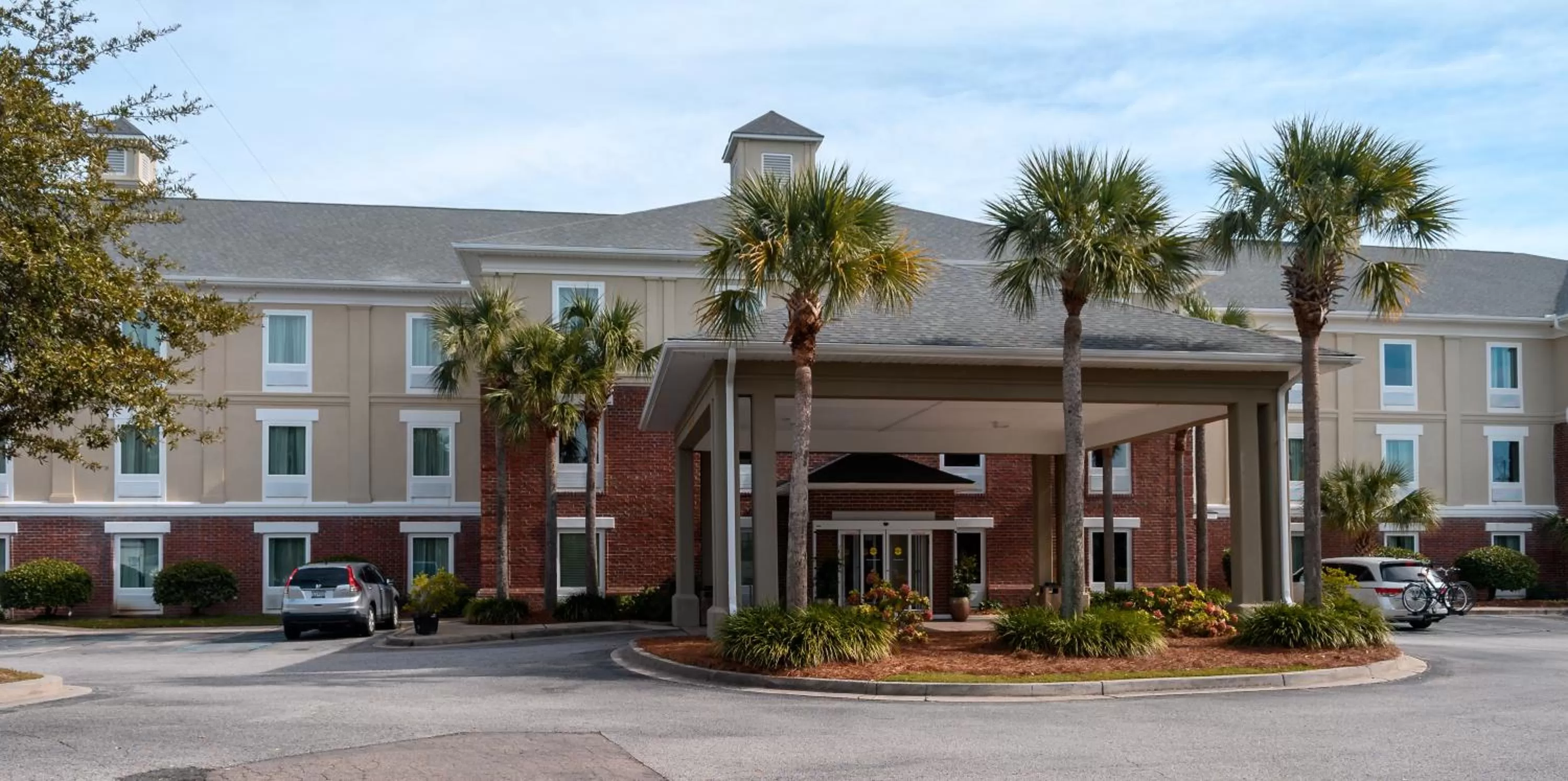 Property building in Comfort Inn & Suites Patriots Point