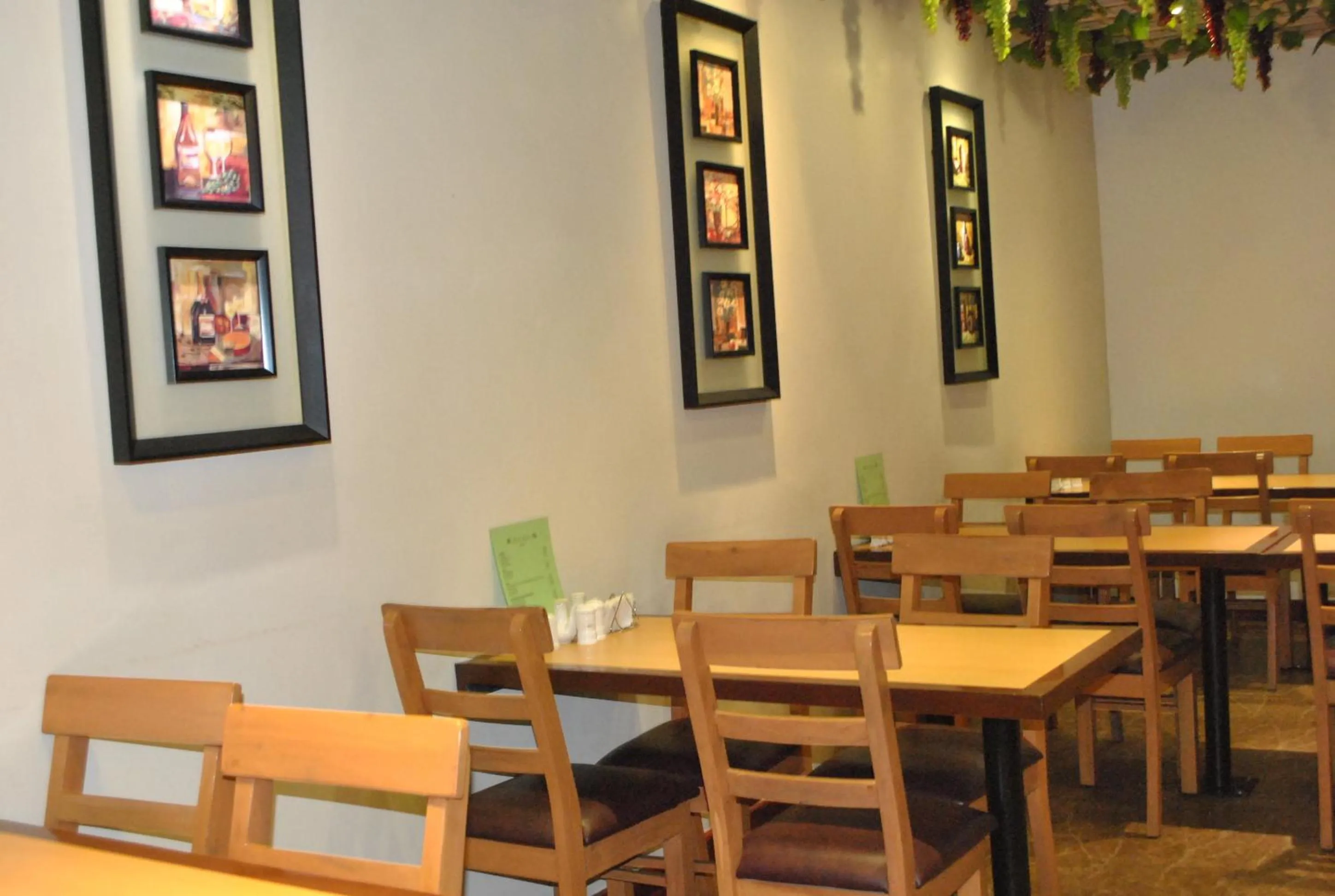 Restaurant/places to eat in Dragon Home Inn