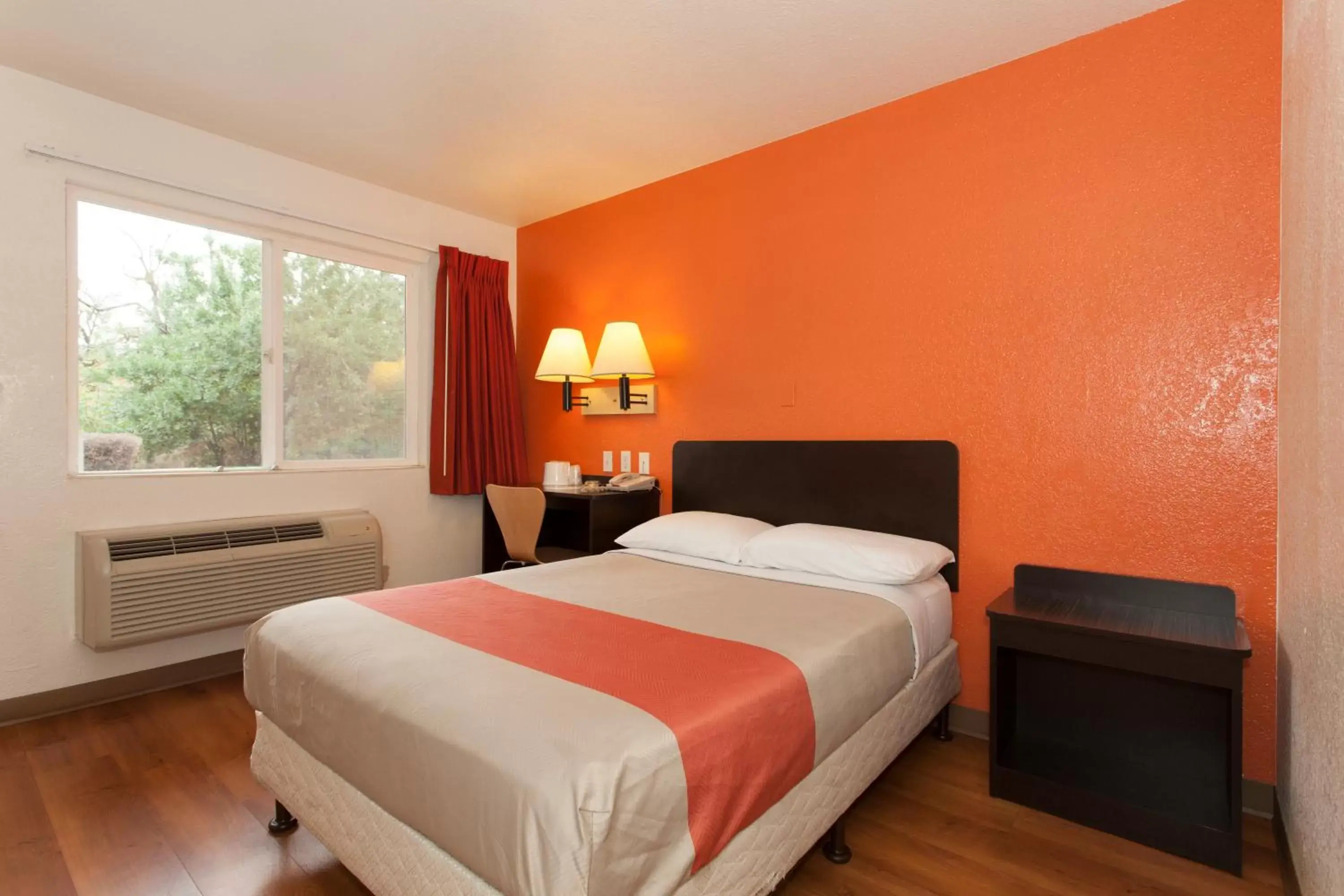 Bedroom, Bed in Motel 6-Sacramento, CA - Central