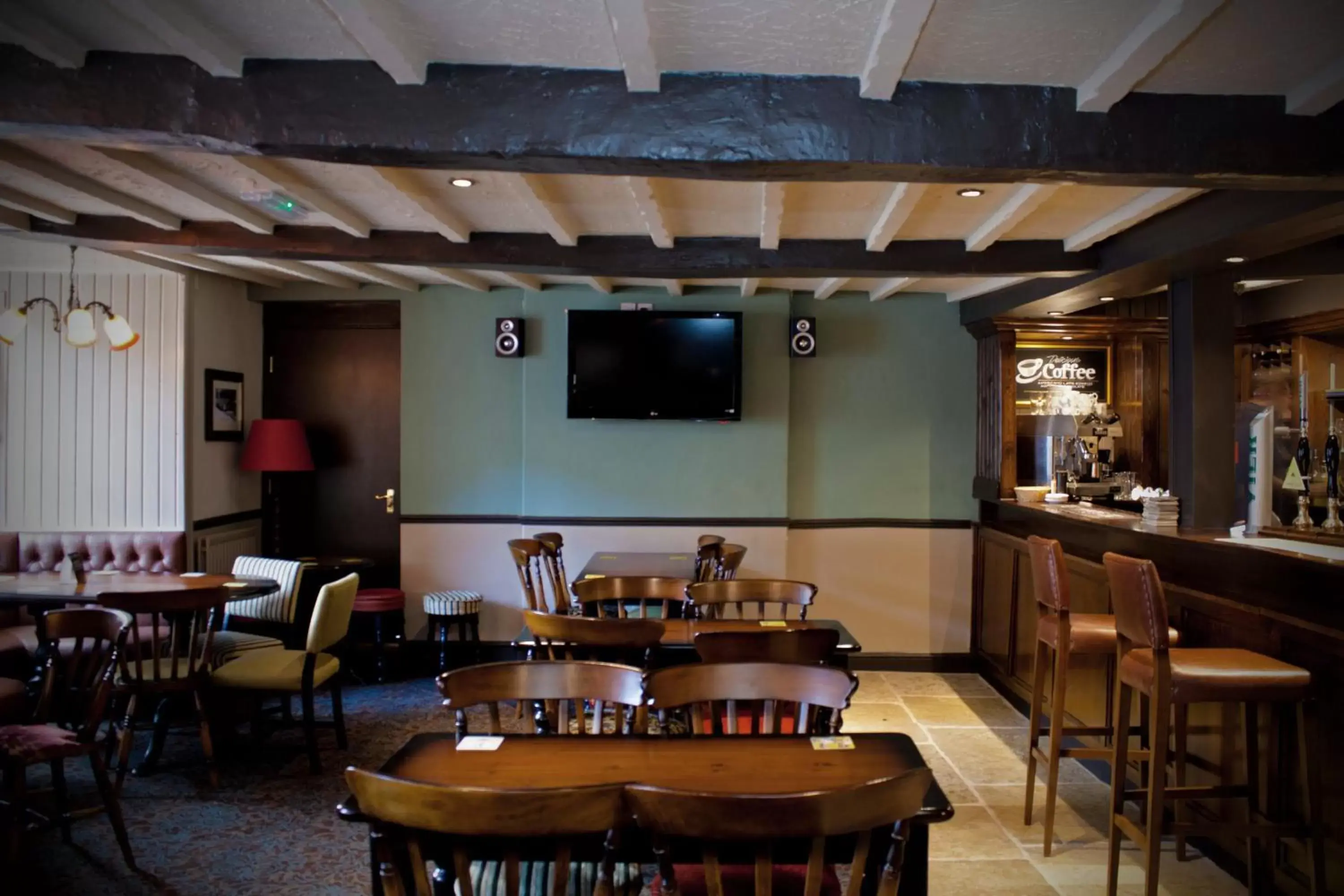 Lounge or bar, Restaurant/Places to Eat in The White Lion Hotel