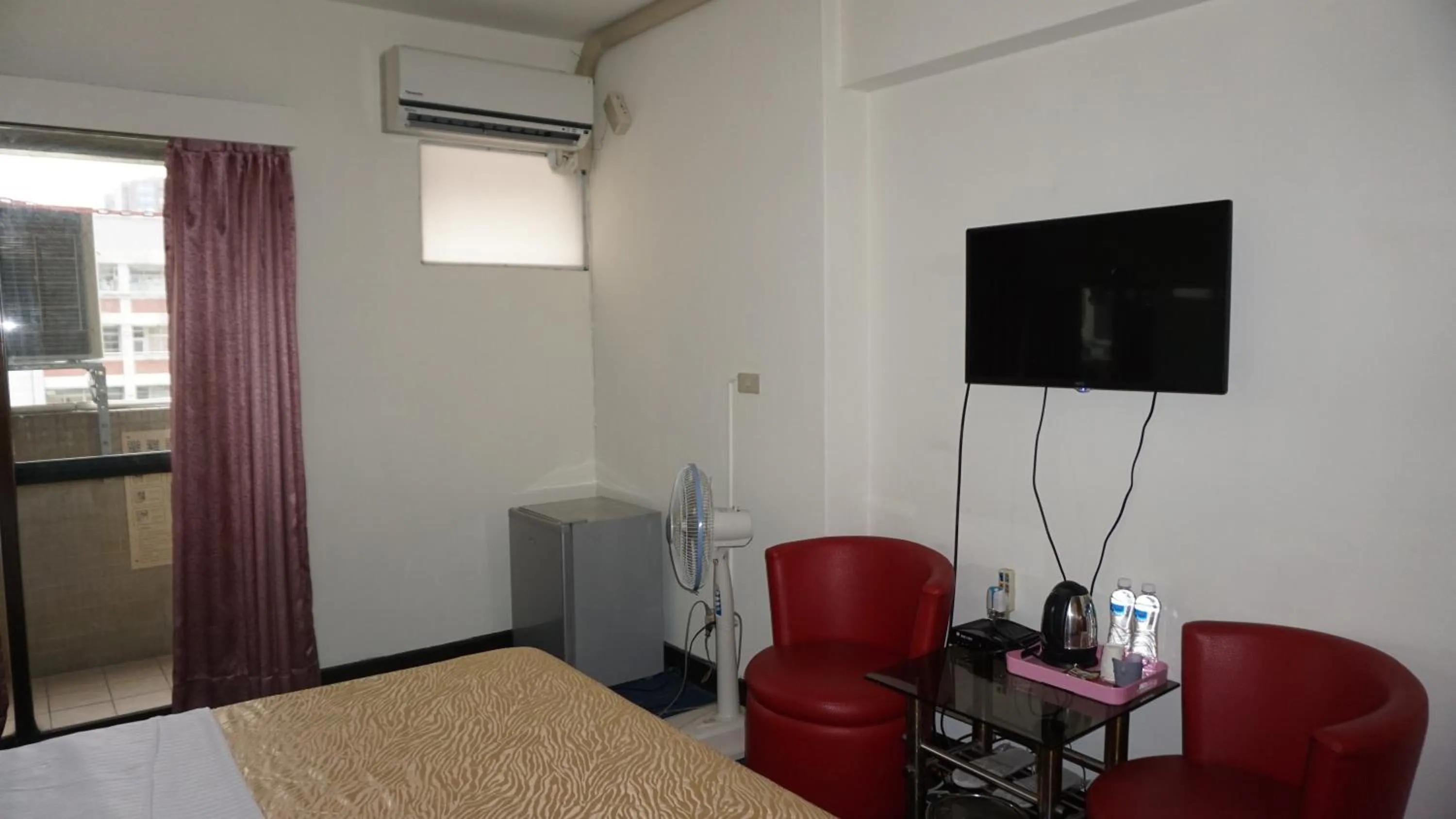 Photo of the whole room in Chian Huei Business Hotel