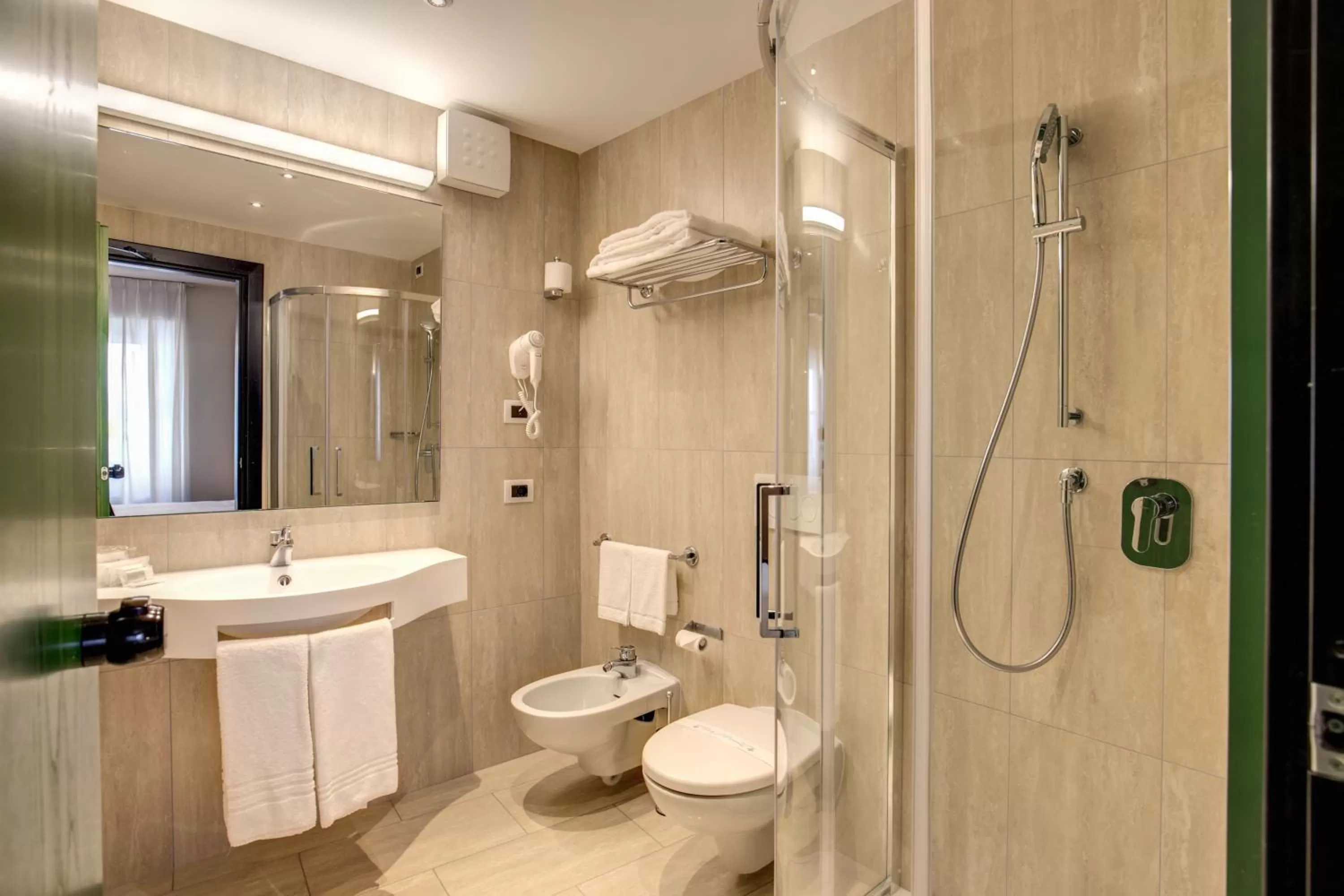 Bathroom in Albergo Firenze