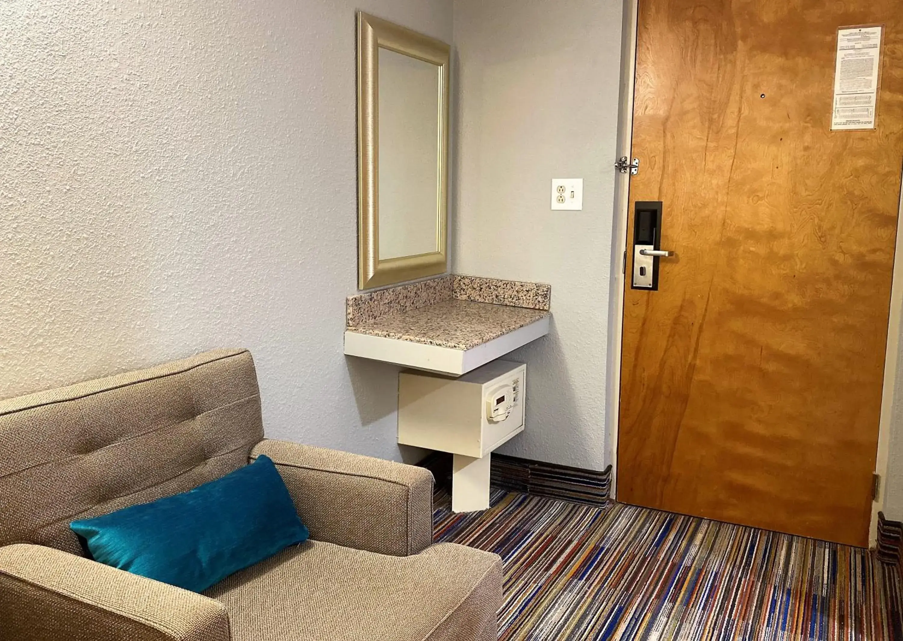 Seating area, Bathroom in Travelodge by Wyndham Bloomington