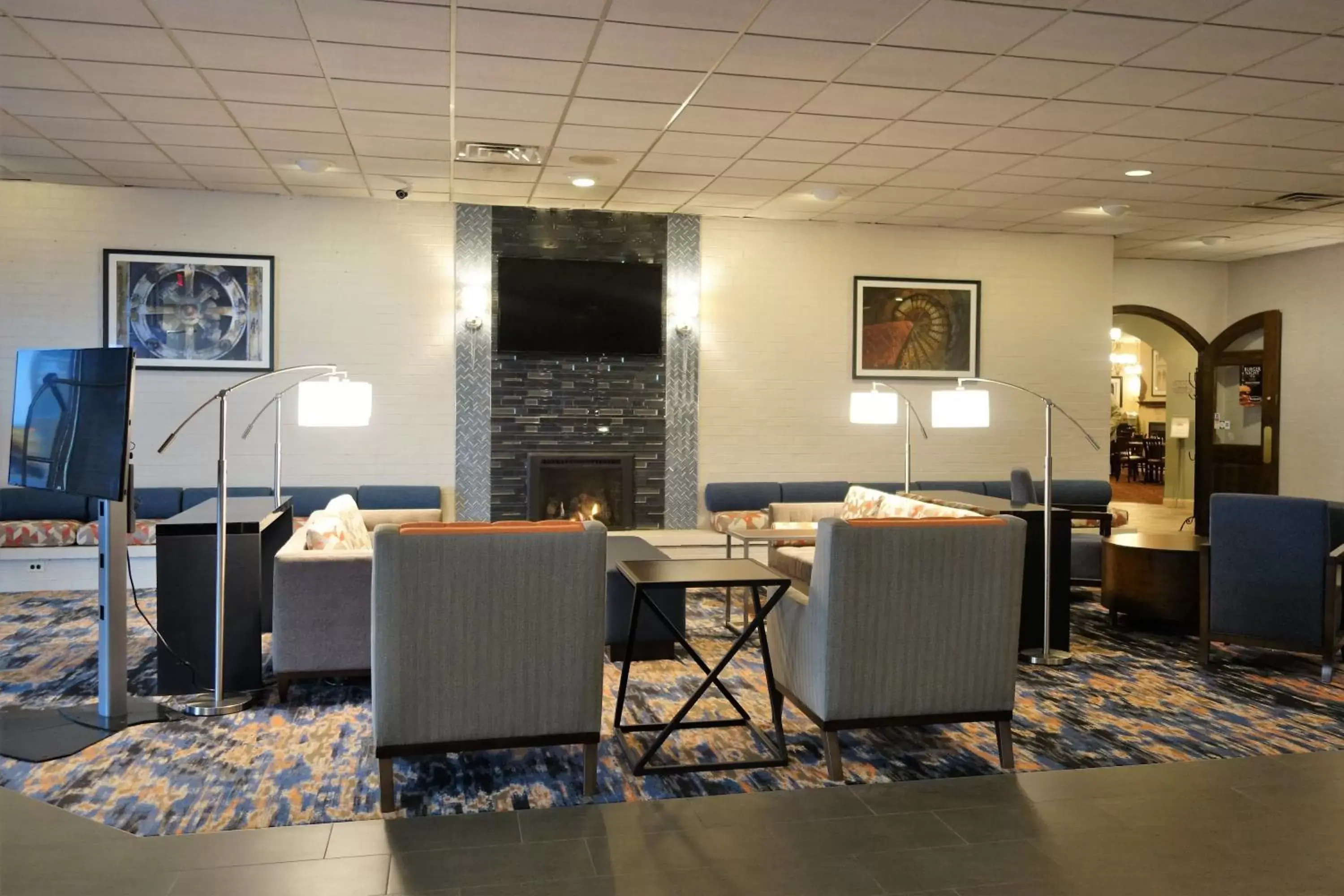 Lobby or reception, Restaurant/Places to Eat in Radisson Hotel and Conference Center Fond du Lac