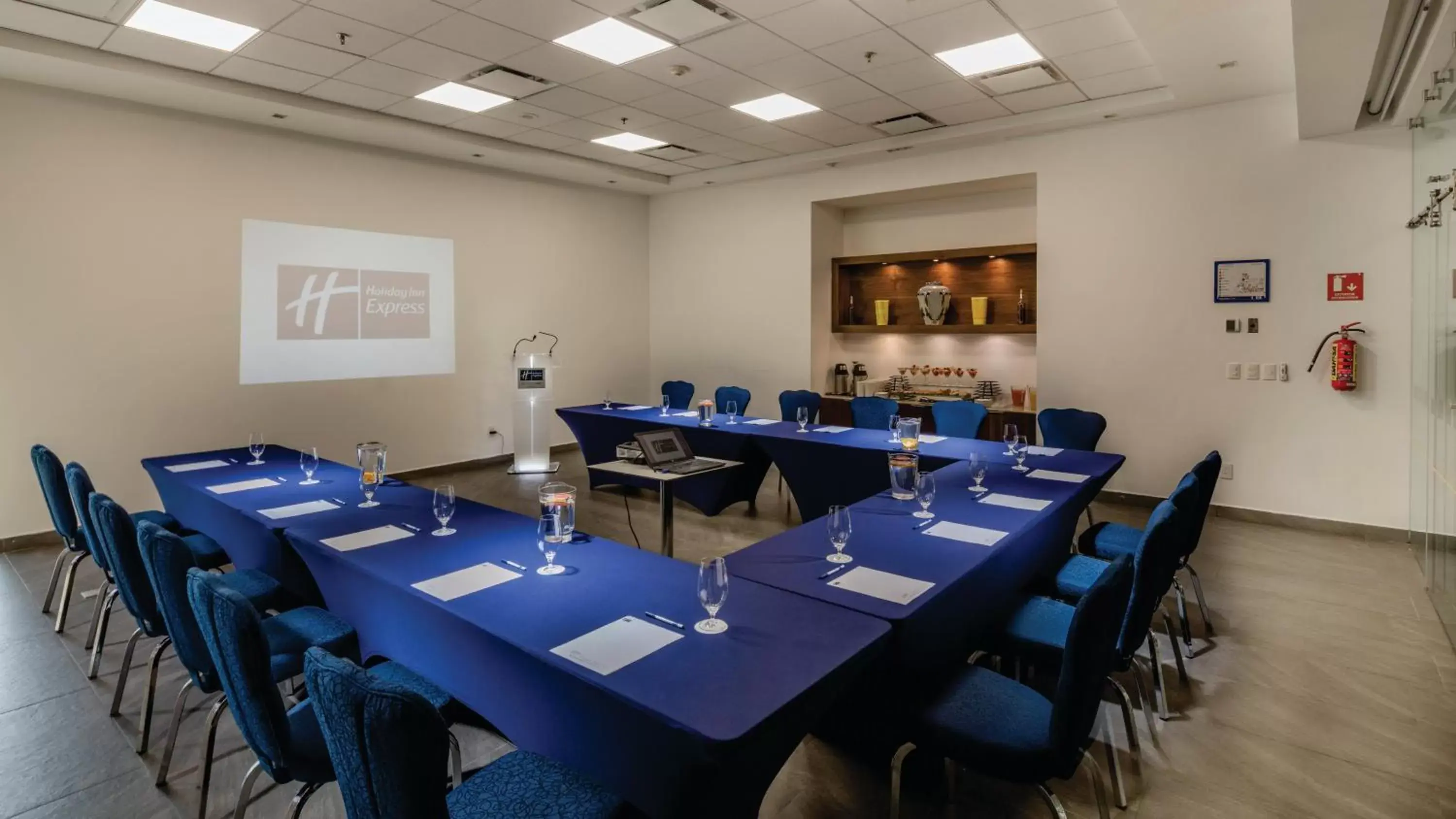 Meeting/conference room in Holiday Inn Express Puebla, an IHG Hotel