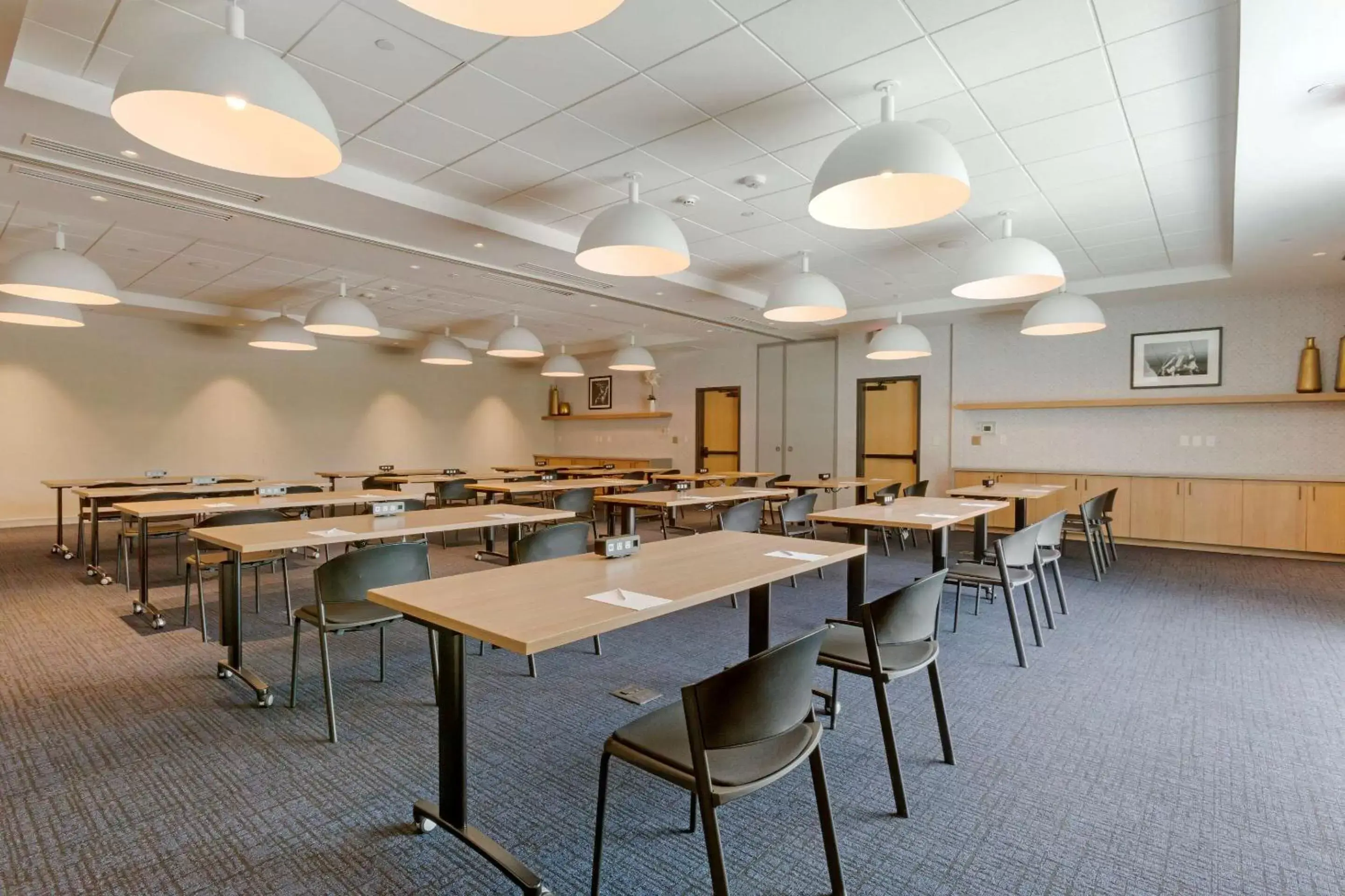 Meeting/conference room, Restaurant/Places to Eat in Cambria Hotel Austin Airport