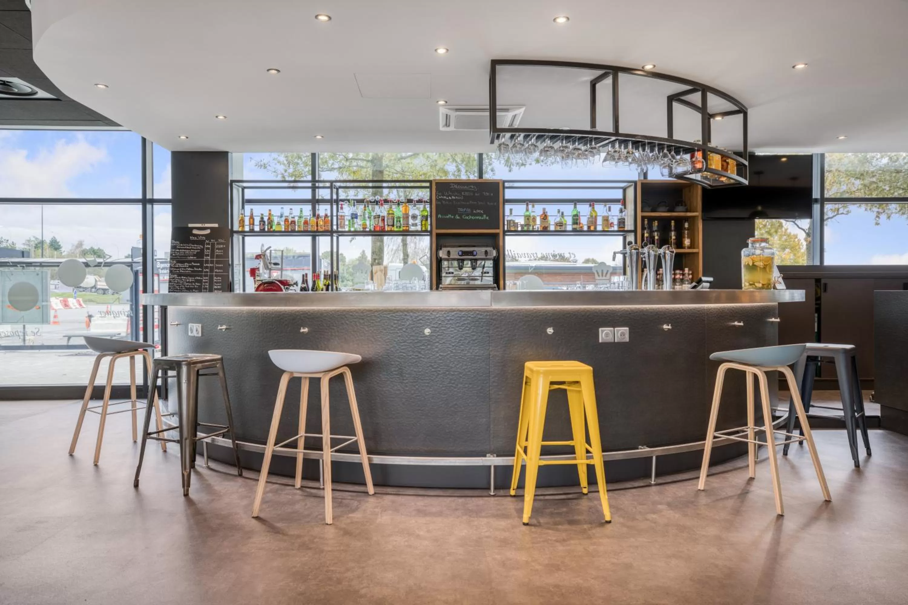 Lounge or bar in Campanile Rennes Sud - Saint Jacques