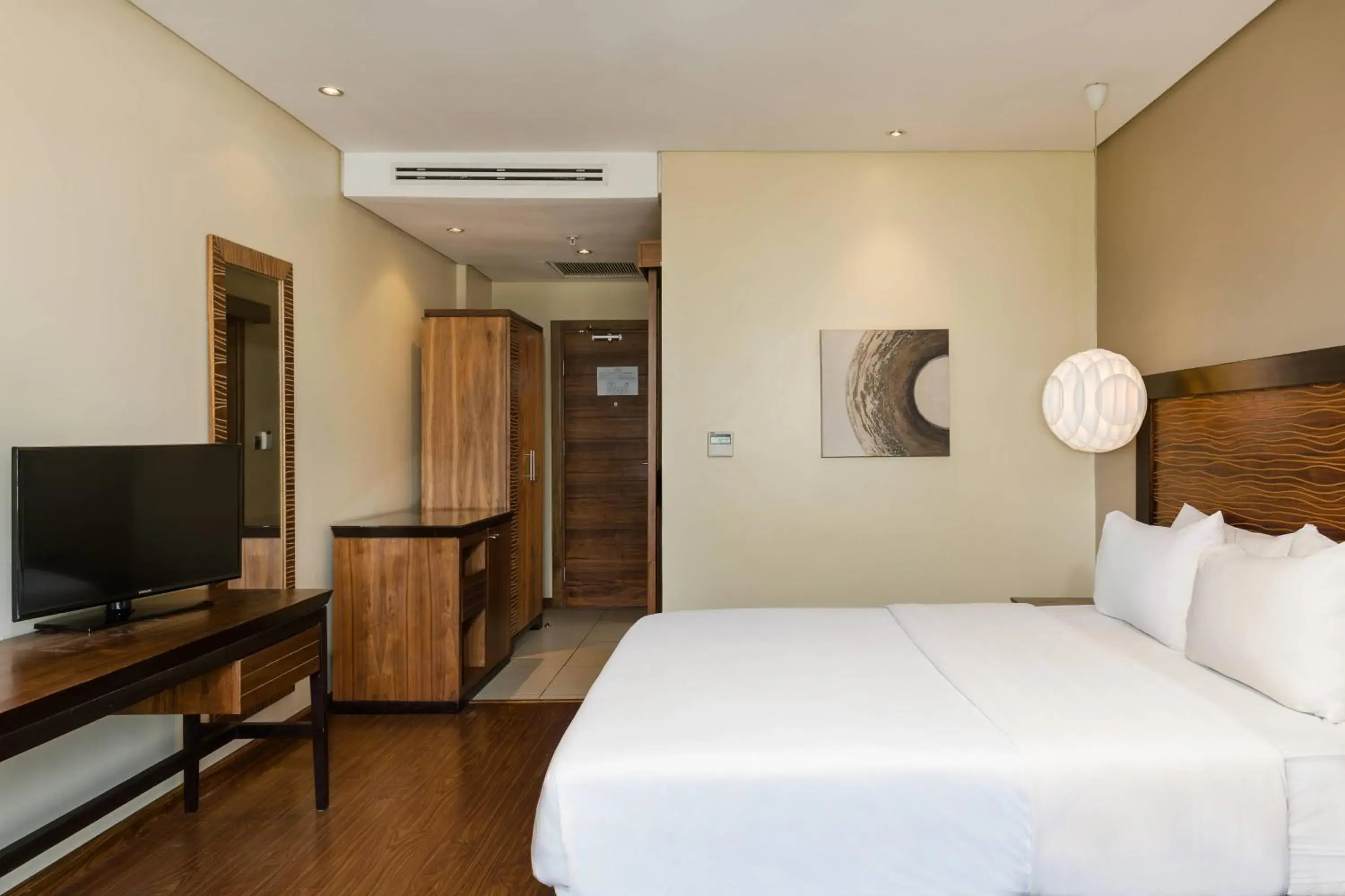 Photo of the whole room, Bed in Protea Hotel by Marriott Ikeja Select