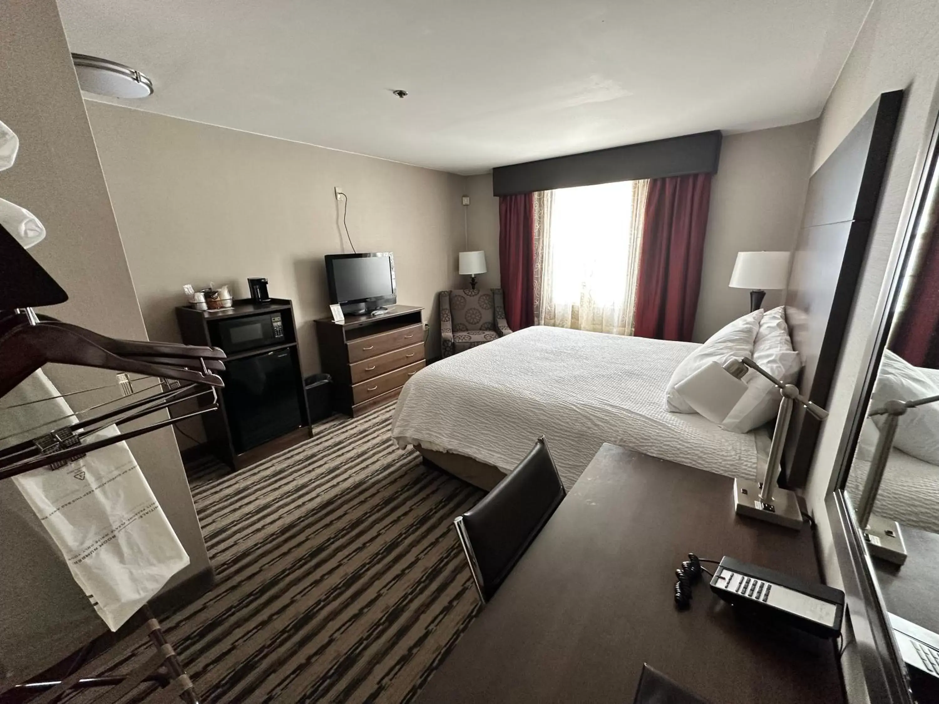 Photo of the whole room, Bed in Colonial Hotel Photo of the whole room, Bed in Colonial Hotel