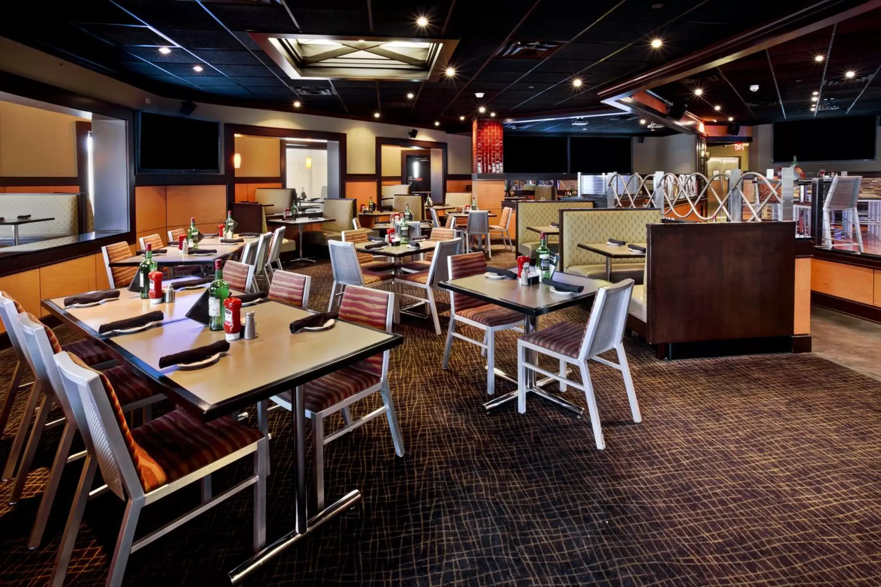 Restaurant/Places to Eat in Holiday Inn Hotel & Suites Chicago Northwest - Elgin, an IHG Hotel