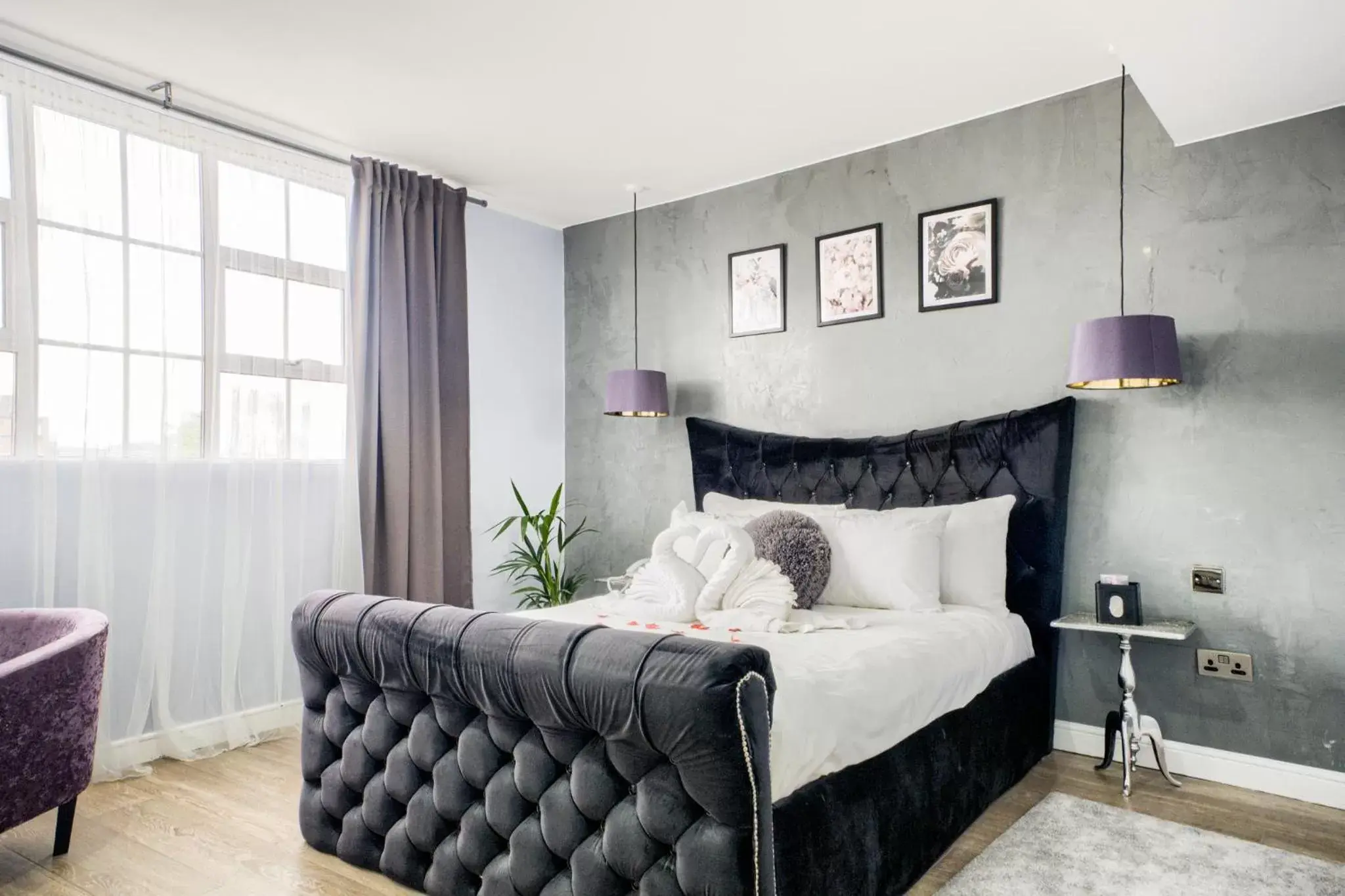 Bedroom in Villare Leicester City Centre hotel
