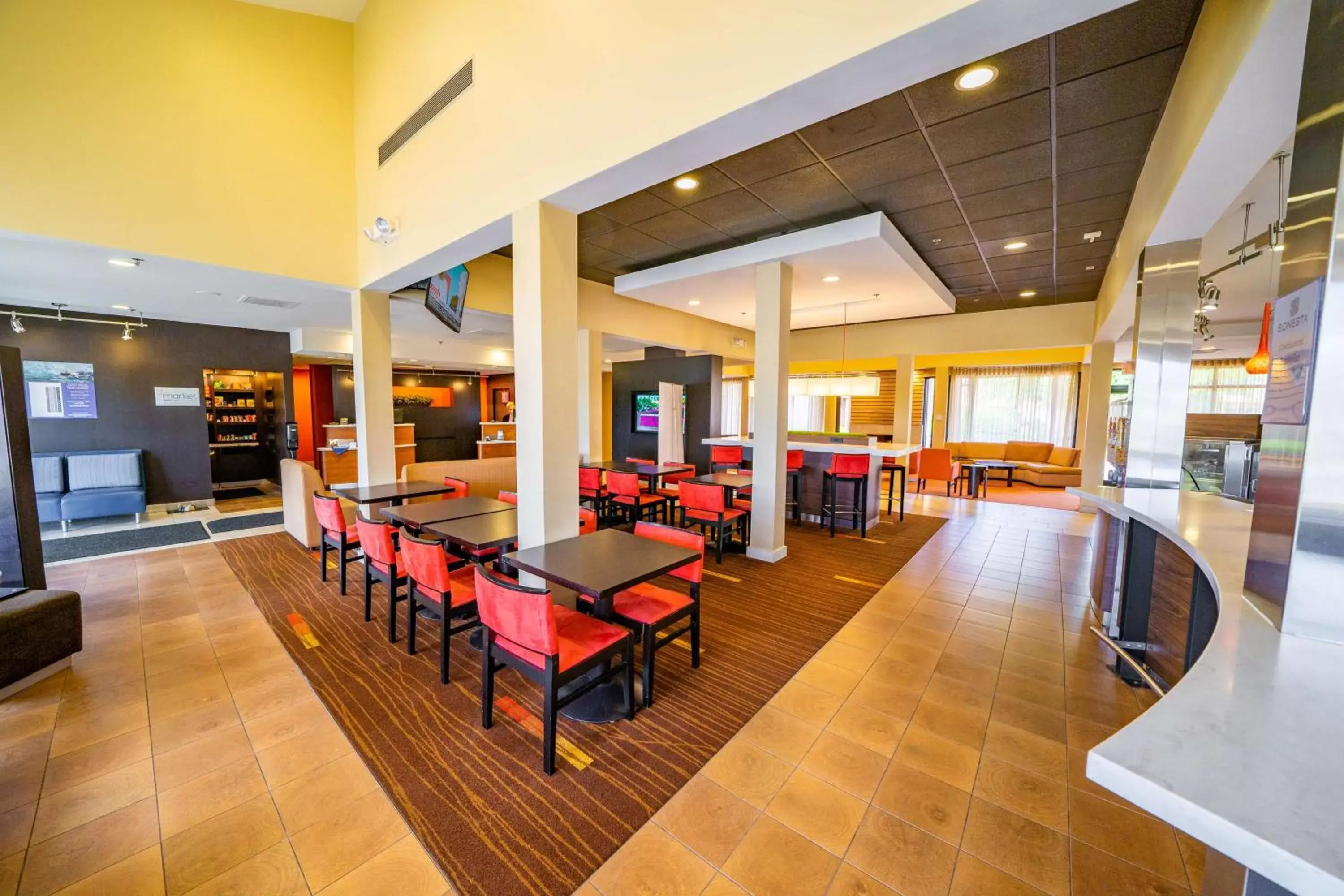 Lobby or reception, Restaurant/Places to Eat in Sonesta Select Bettendorf