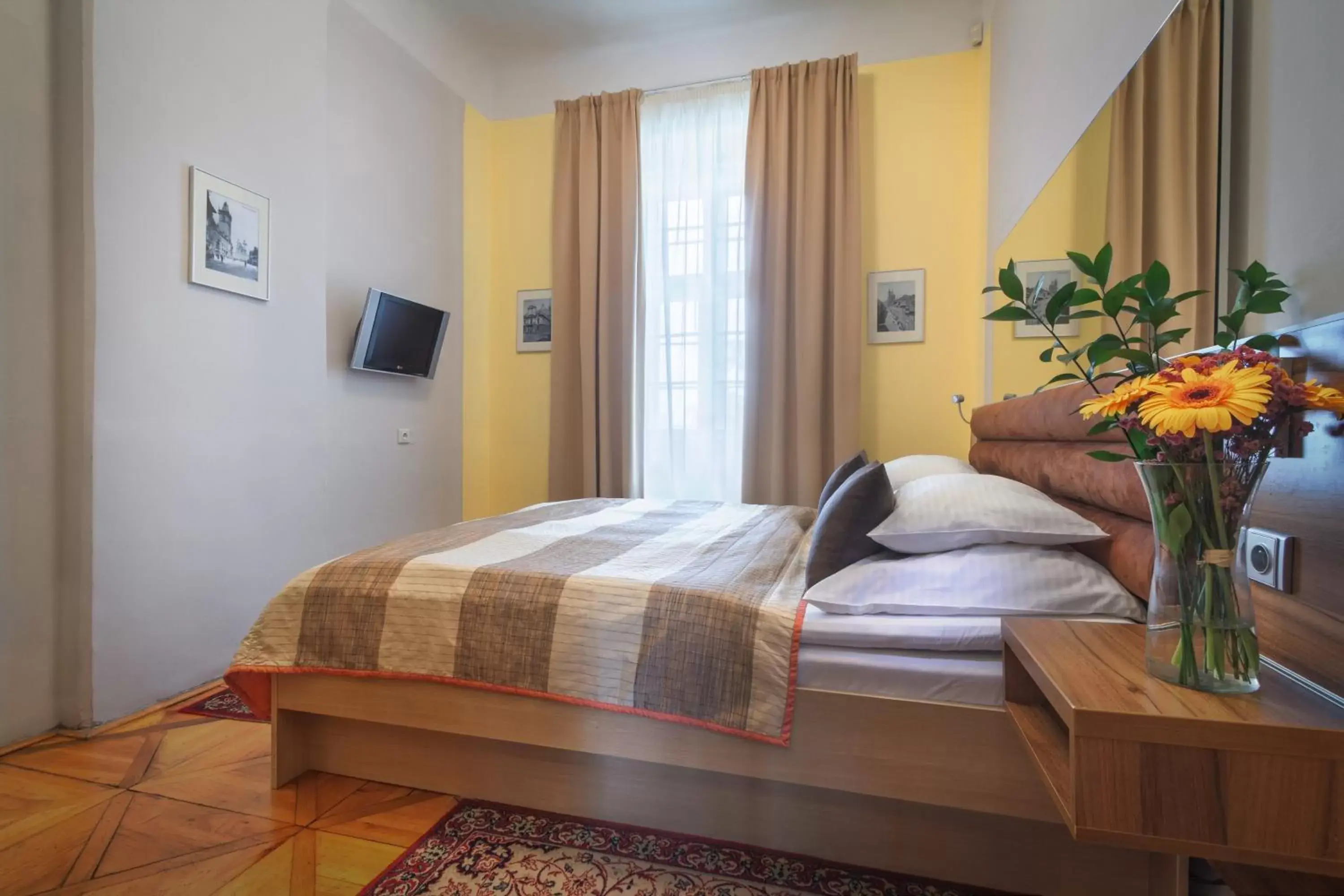 Bedroom, Bed in Monastery Hotel