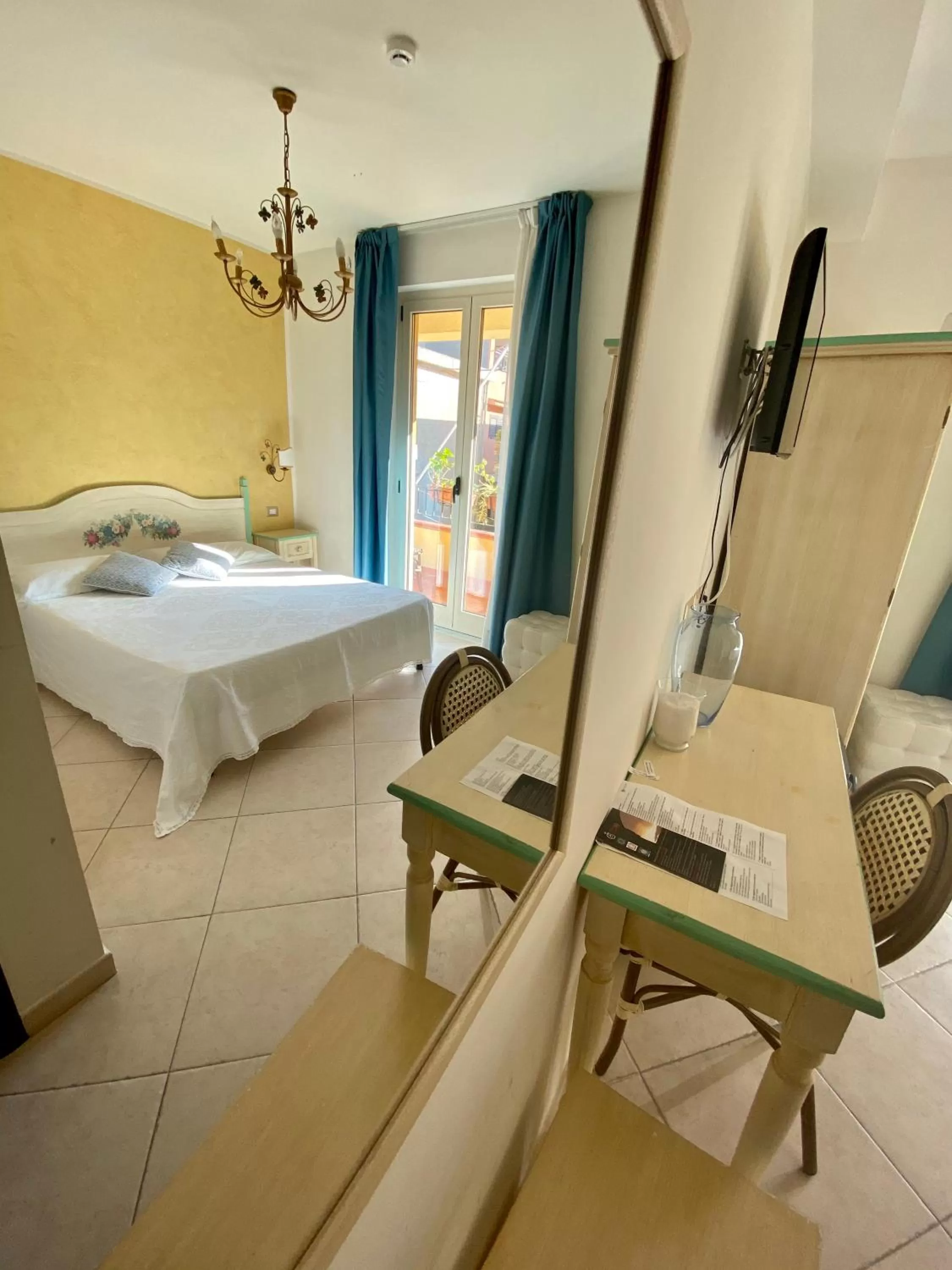 Photo of the whole room in Hotel Scilla