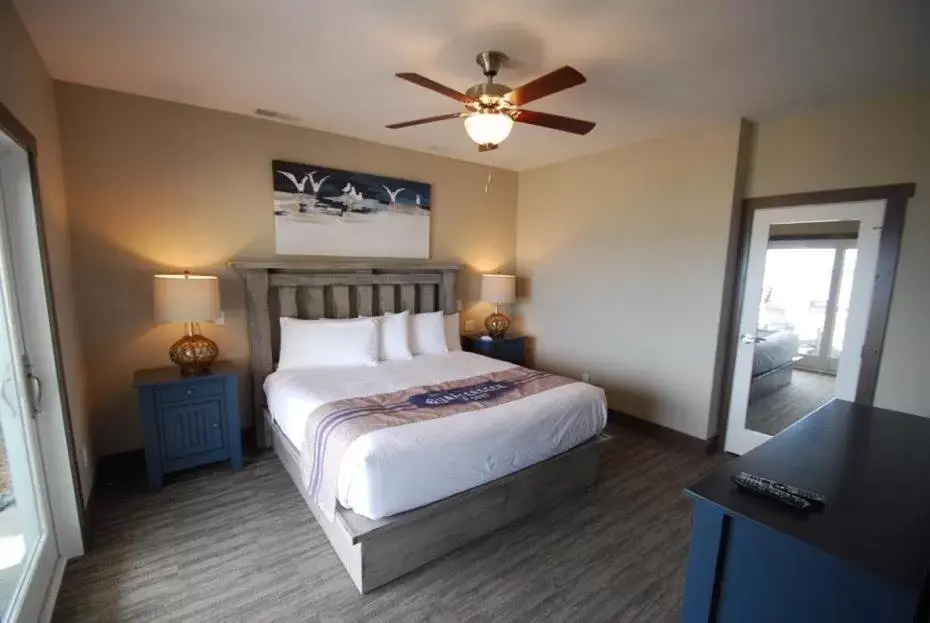 Bedroom, Bed in Quarterdeck Resort