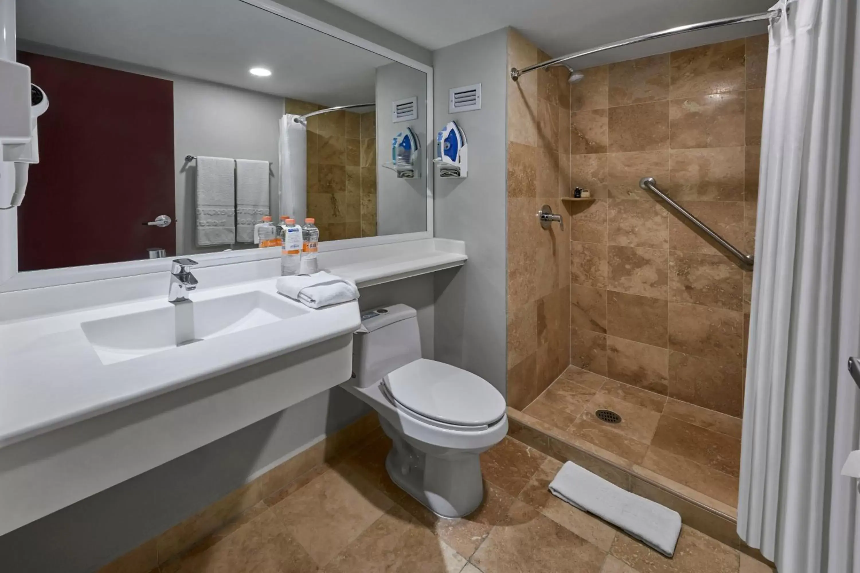 Bathroom in City Express Plus by Marriott Leon Centro de Convenciones