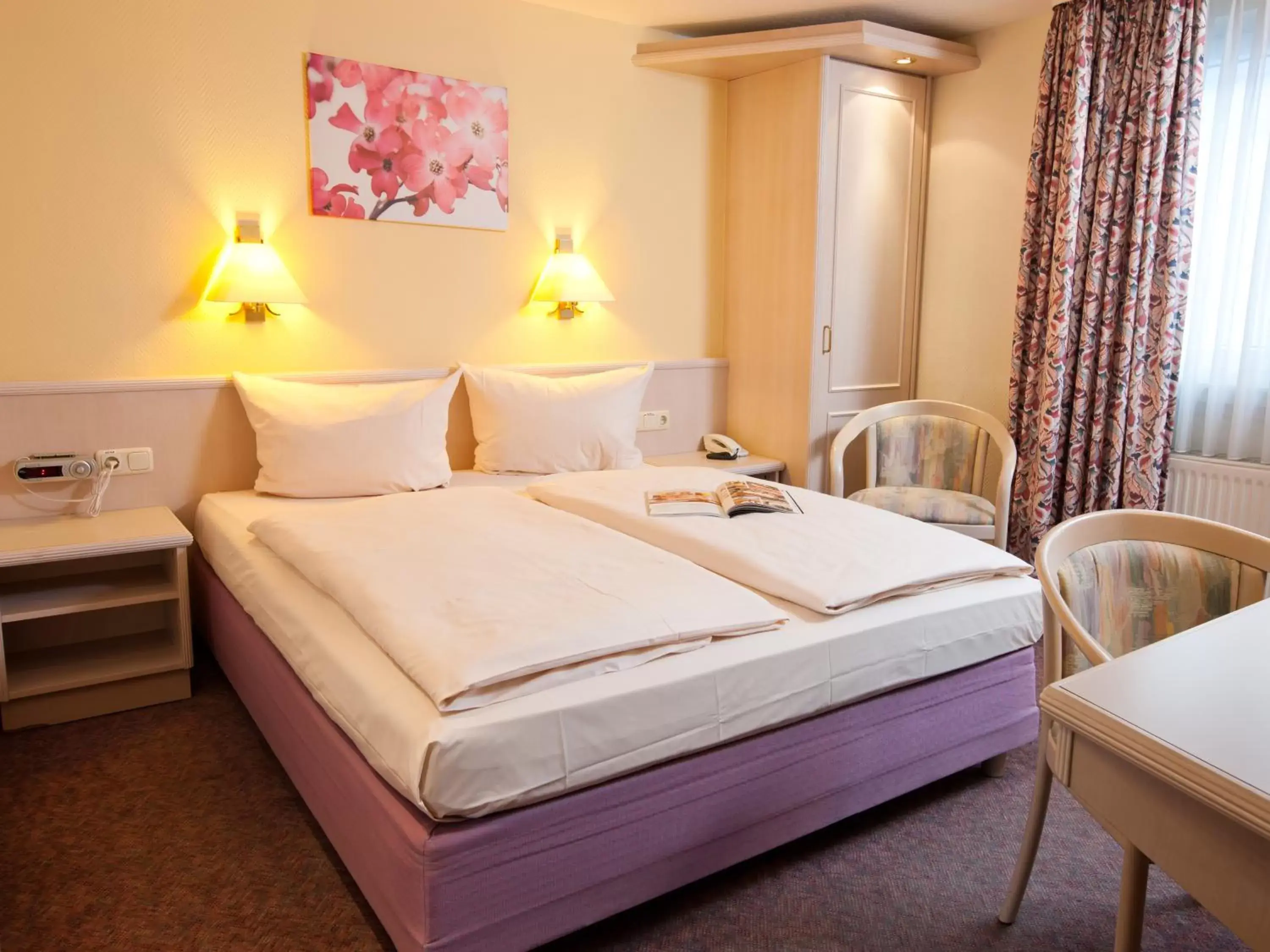 Photo of the whole room in Hotel Traube Rüdesheim Photo of the whole room in Hotel Traube Rüdesheim