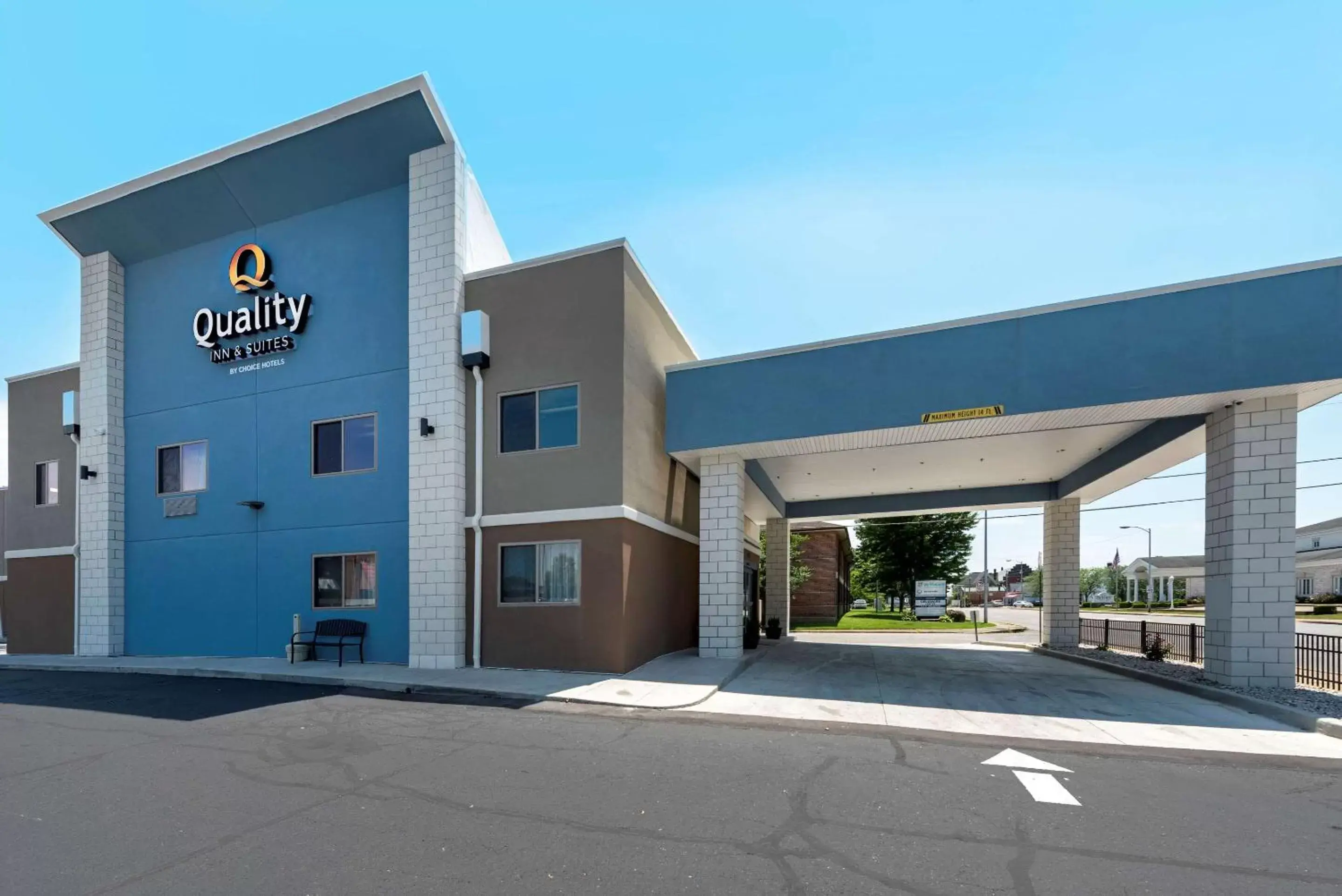 Property Building in Quality Inn & Suites Evansville Downtown