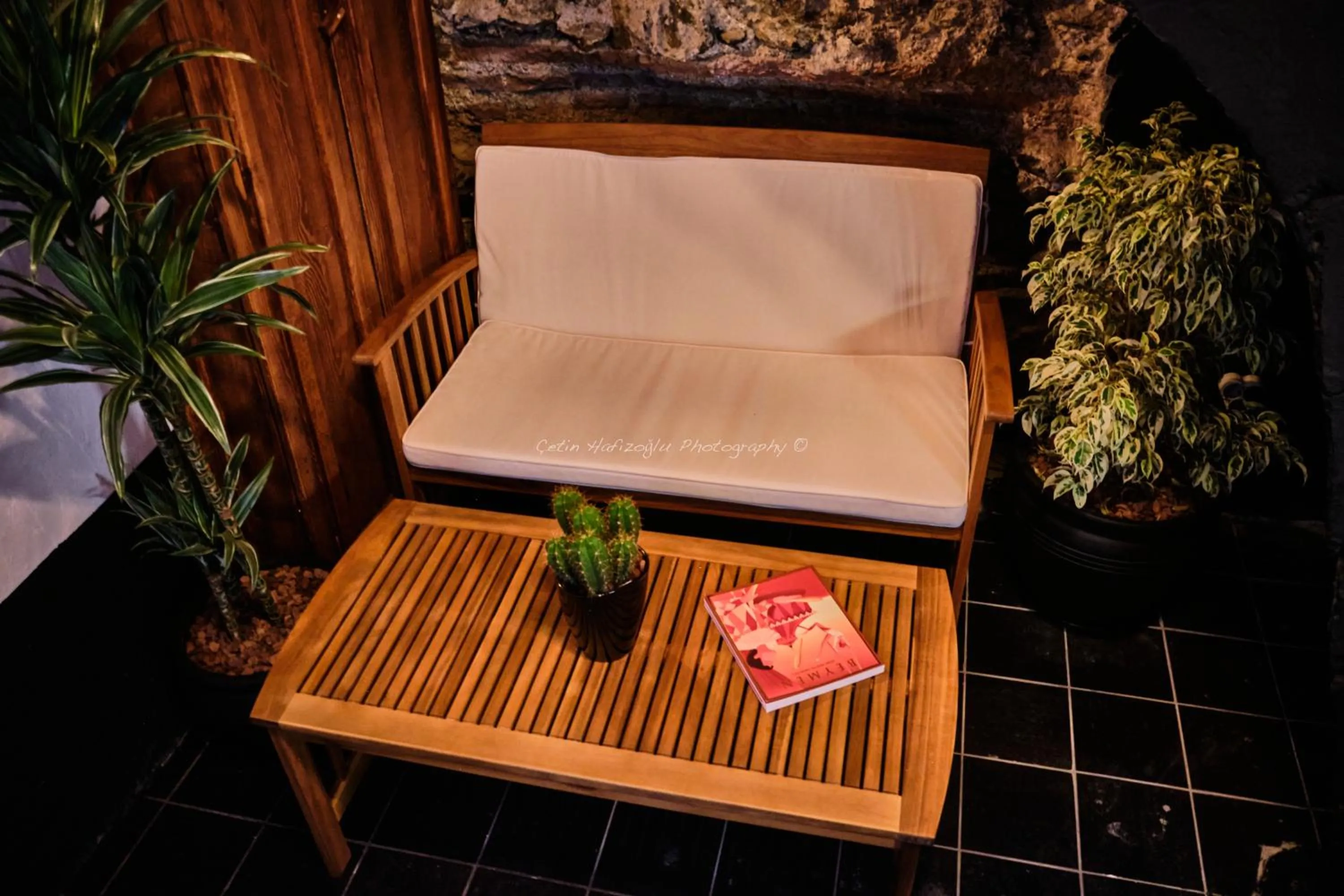 Lobby or reception, Seating Area in Roya Rooms