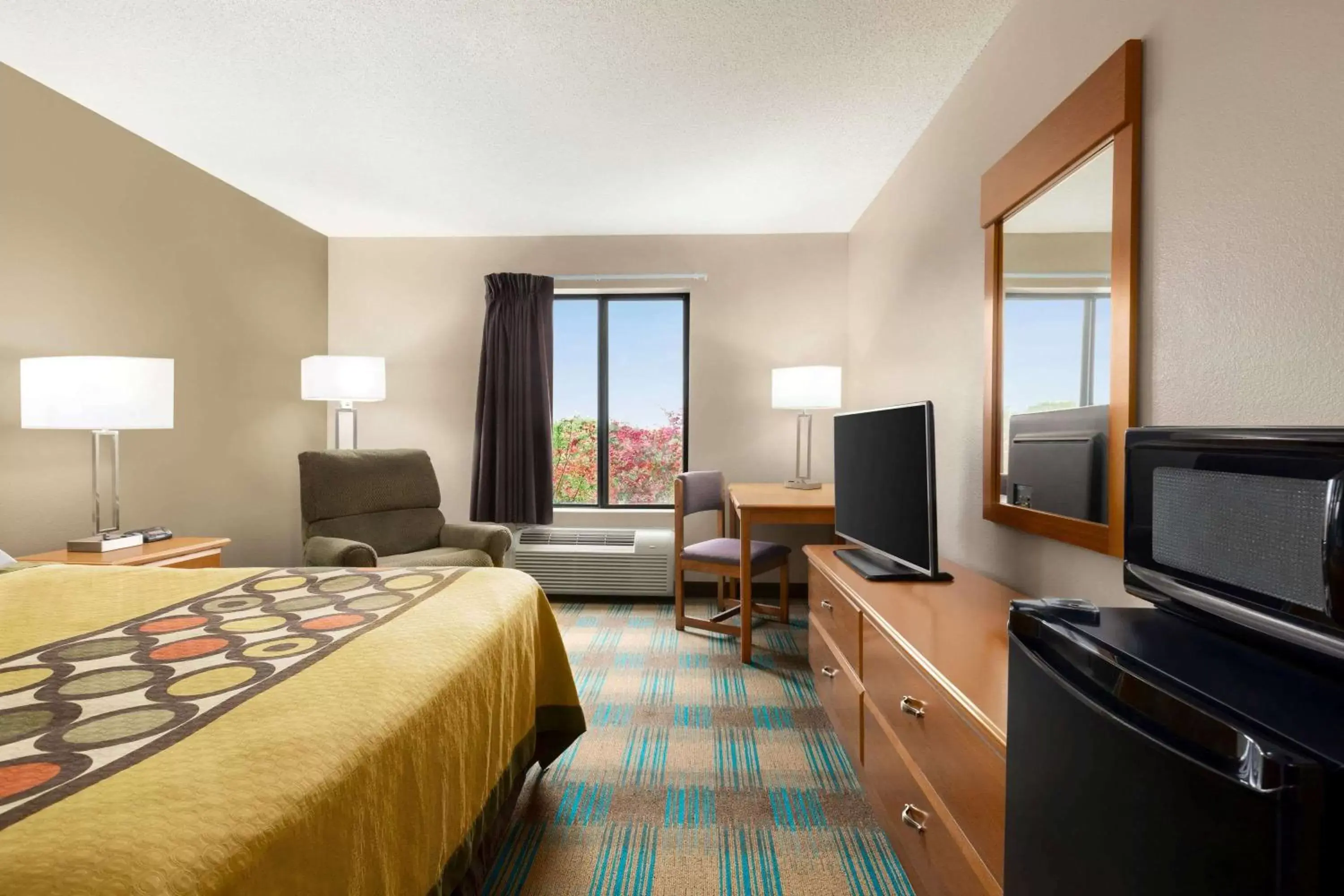 Photo of the whole room, Bed in Super 8 by Wyndham Hannibal Photo of the whole room, Bed in Super 8 by Wyndham Hannibal