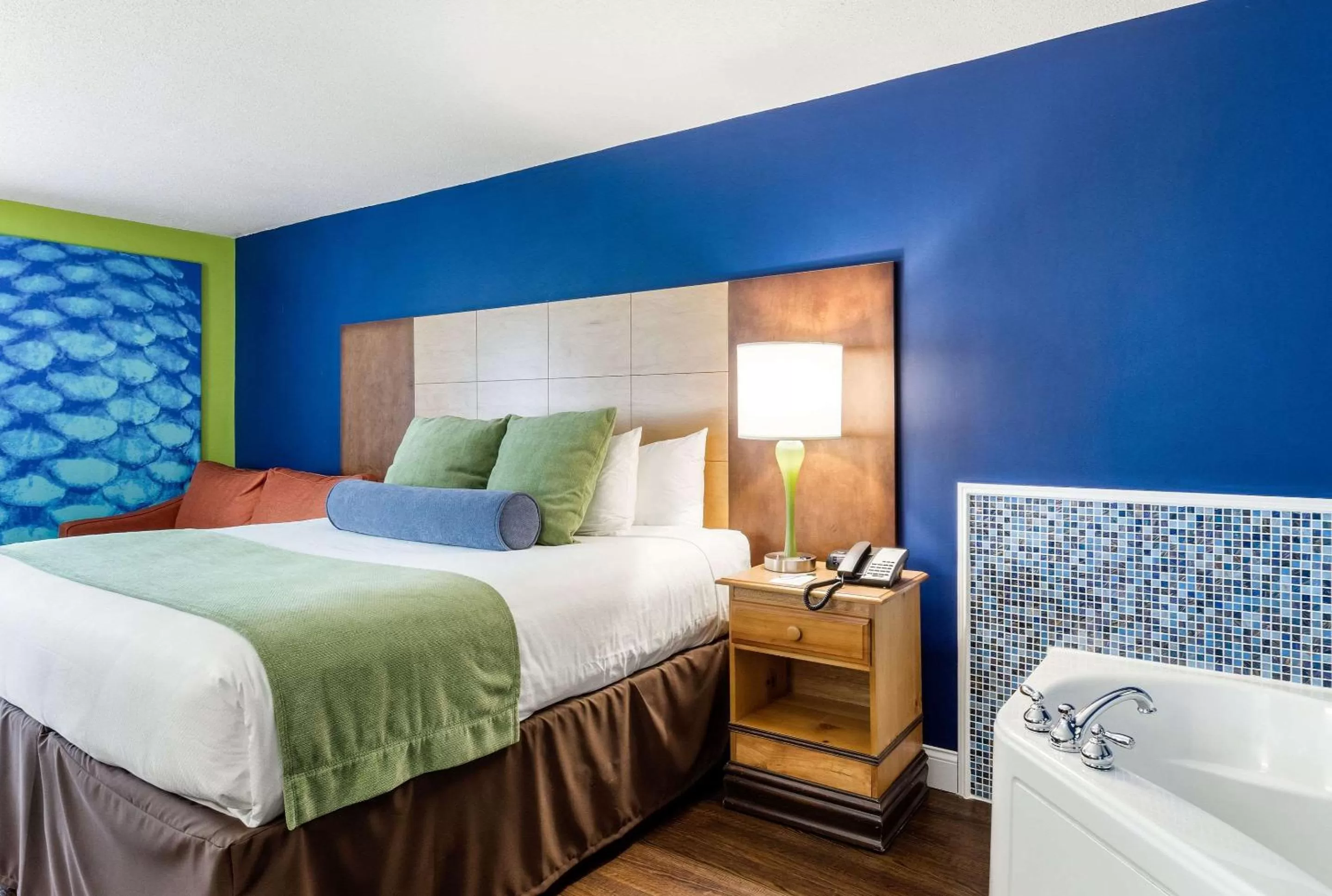 Photo of the whole room, Bed in Clarion Hotel Seekonk - Providence