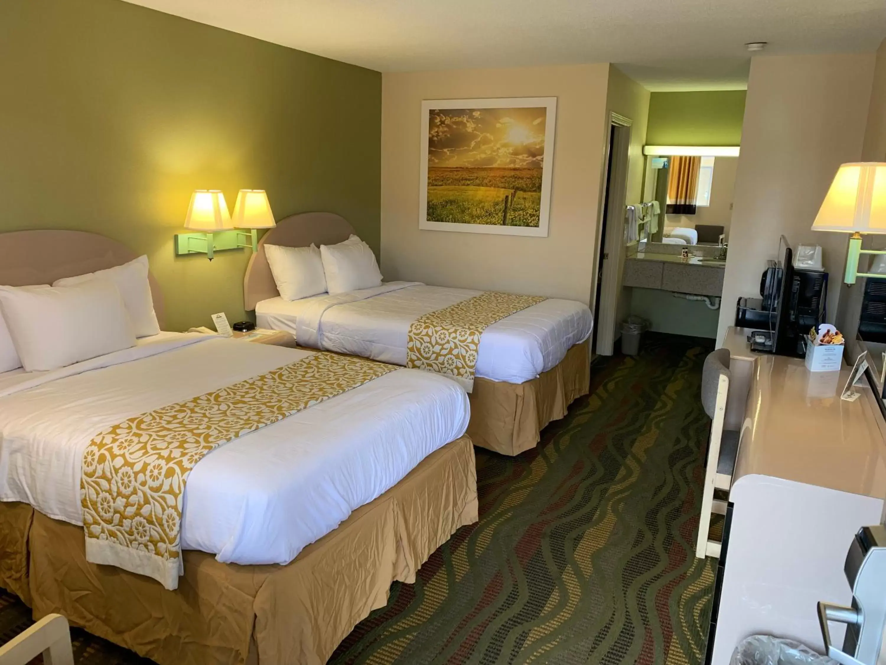 Bed in Days Inn by Wyndham Cartersville