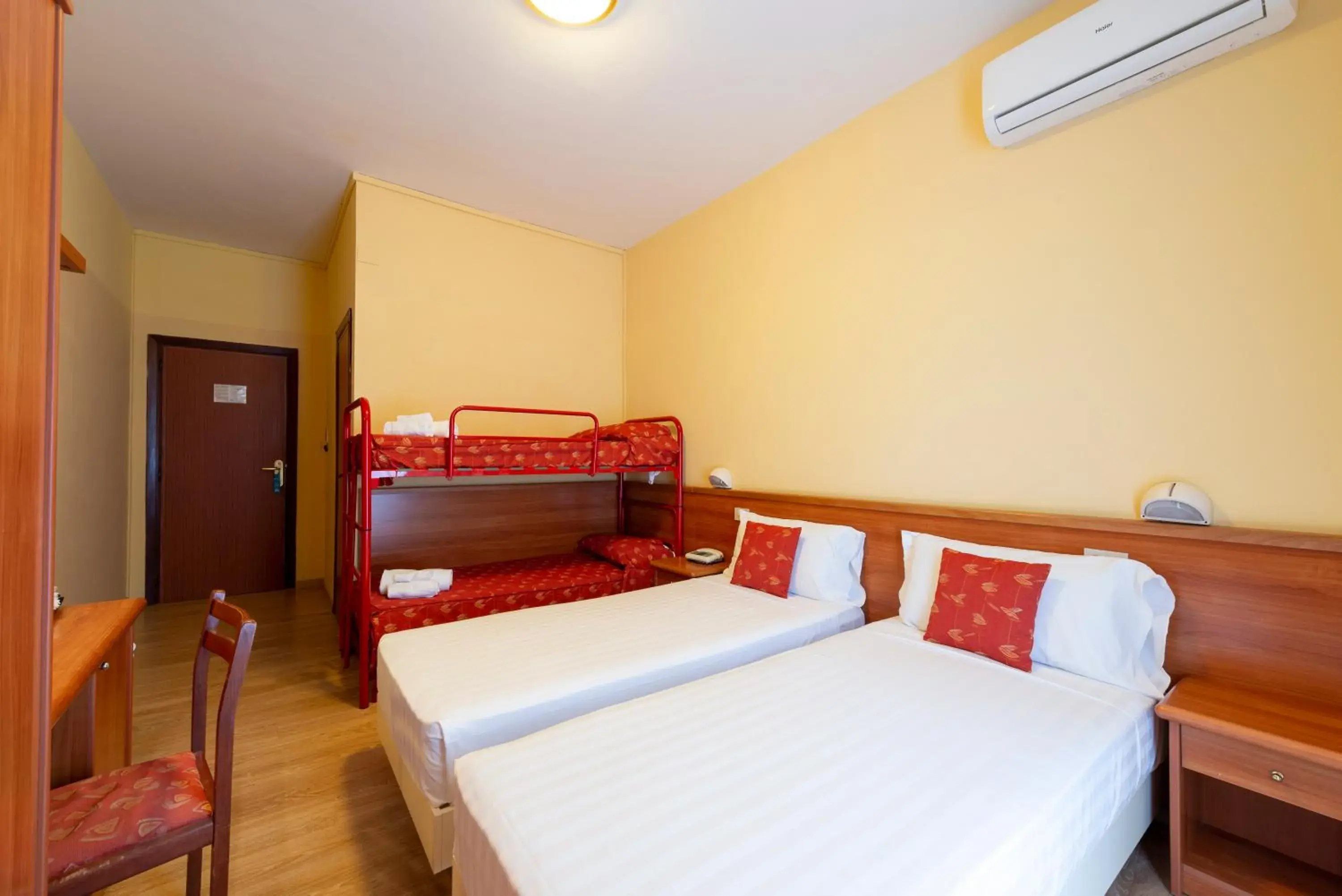 Photo of the whole room, Bed in Hotel Regent Photo of the whole room, Bed in Hotel Regent