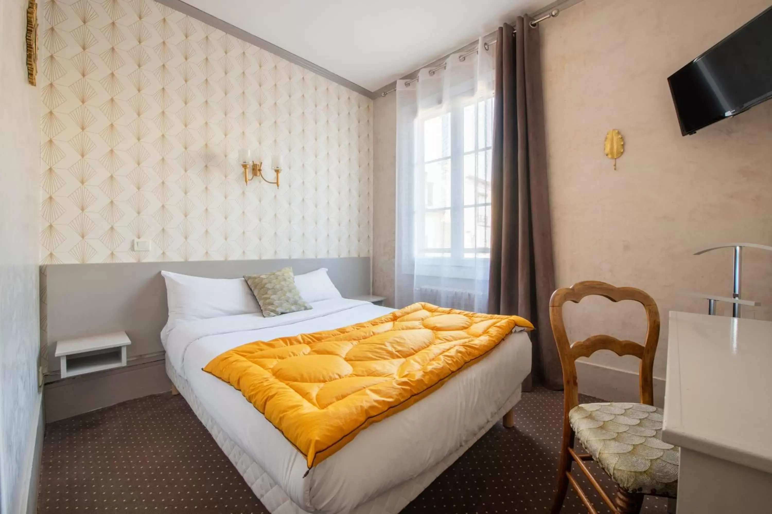 Bedroom, Bed in Royal Hotel Versailles