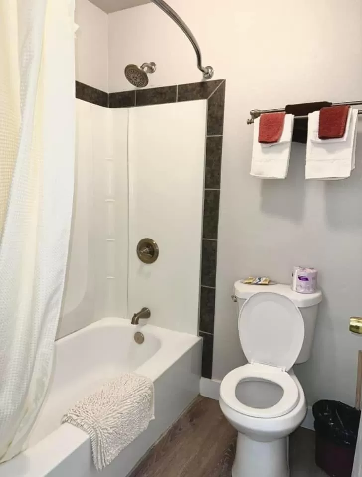 Shower in Sundown Lodge