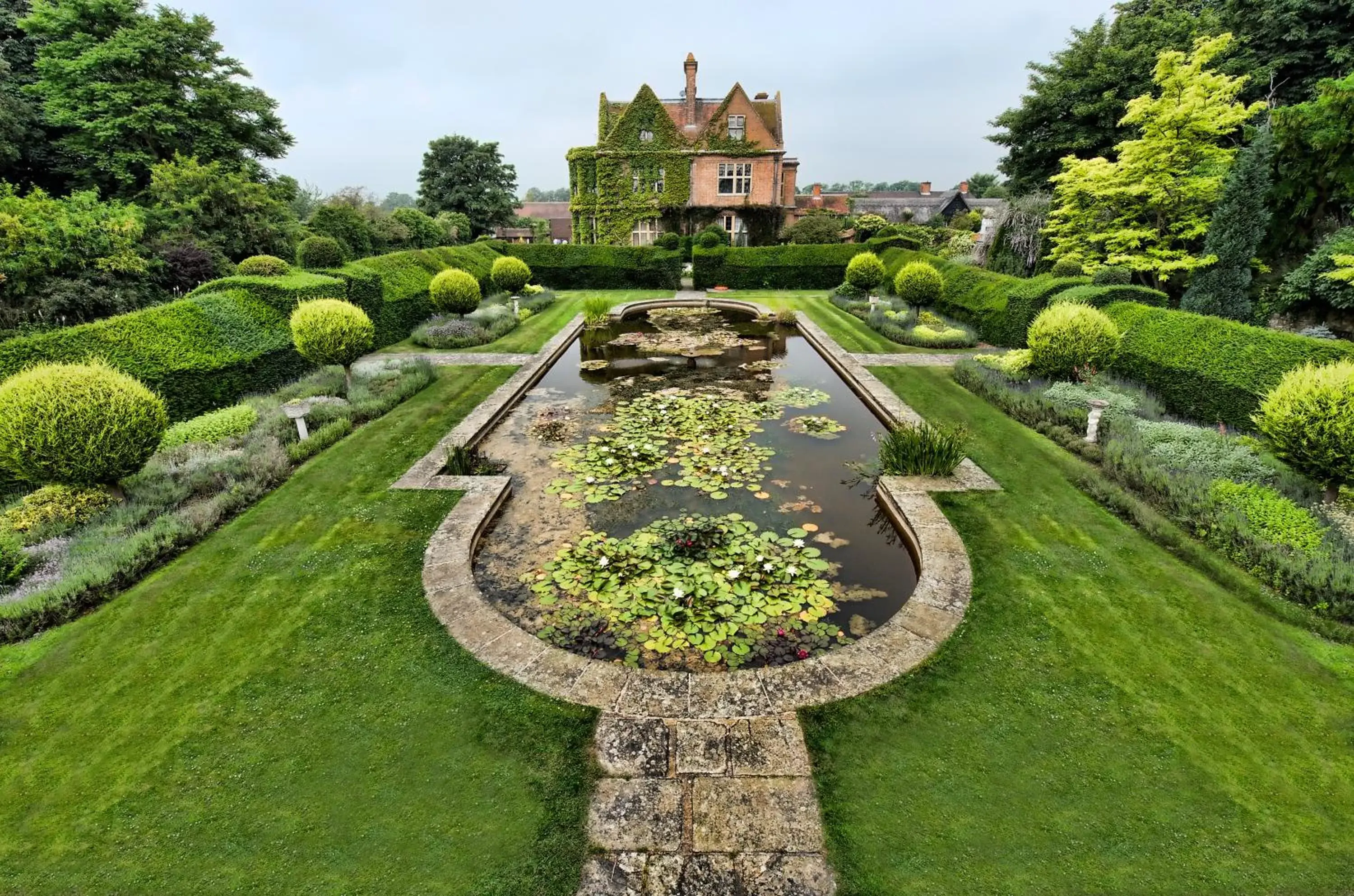 Garden in Horwood House Hotel