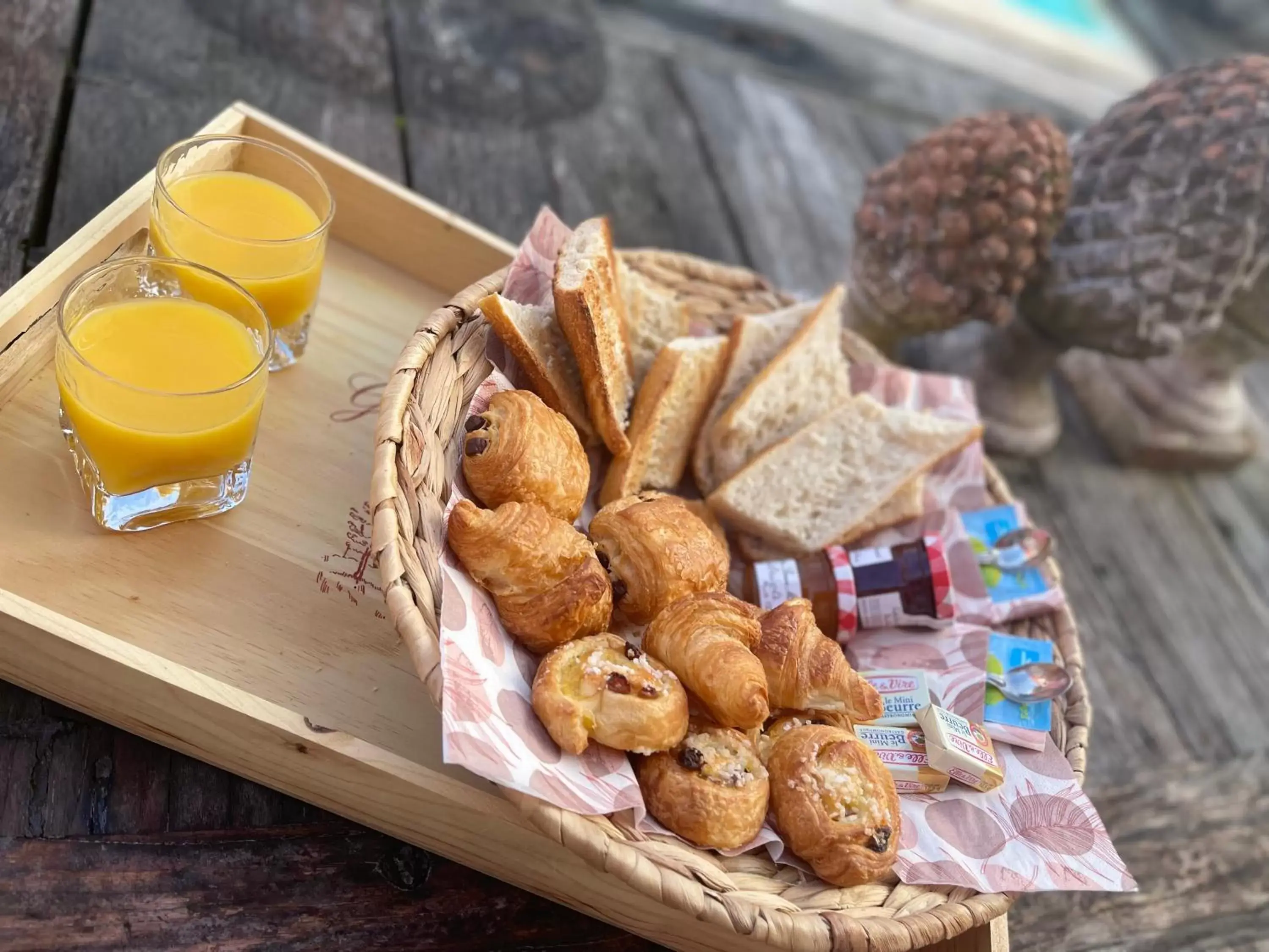 Breakfast, Food in SUITE 785 Chambre d hôtes Jacuzzi Cave indépendante