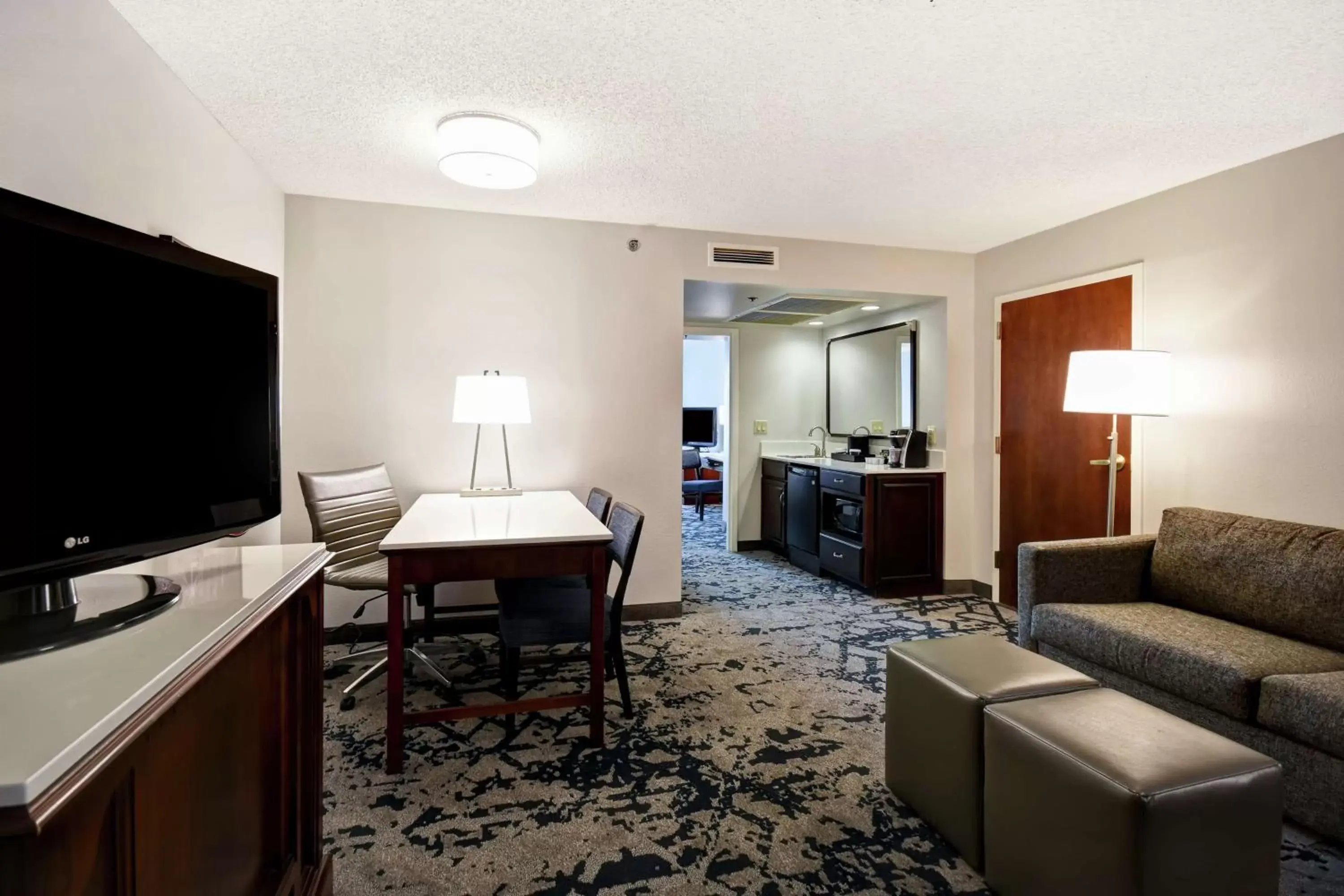 Living room, TV/Entertainment Center in Embassy Suites Montgomery - Hotel & Conference Center
