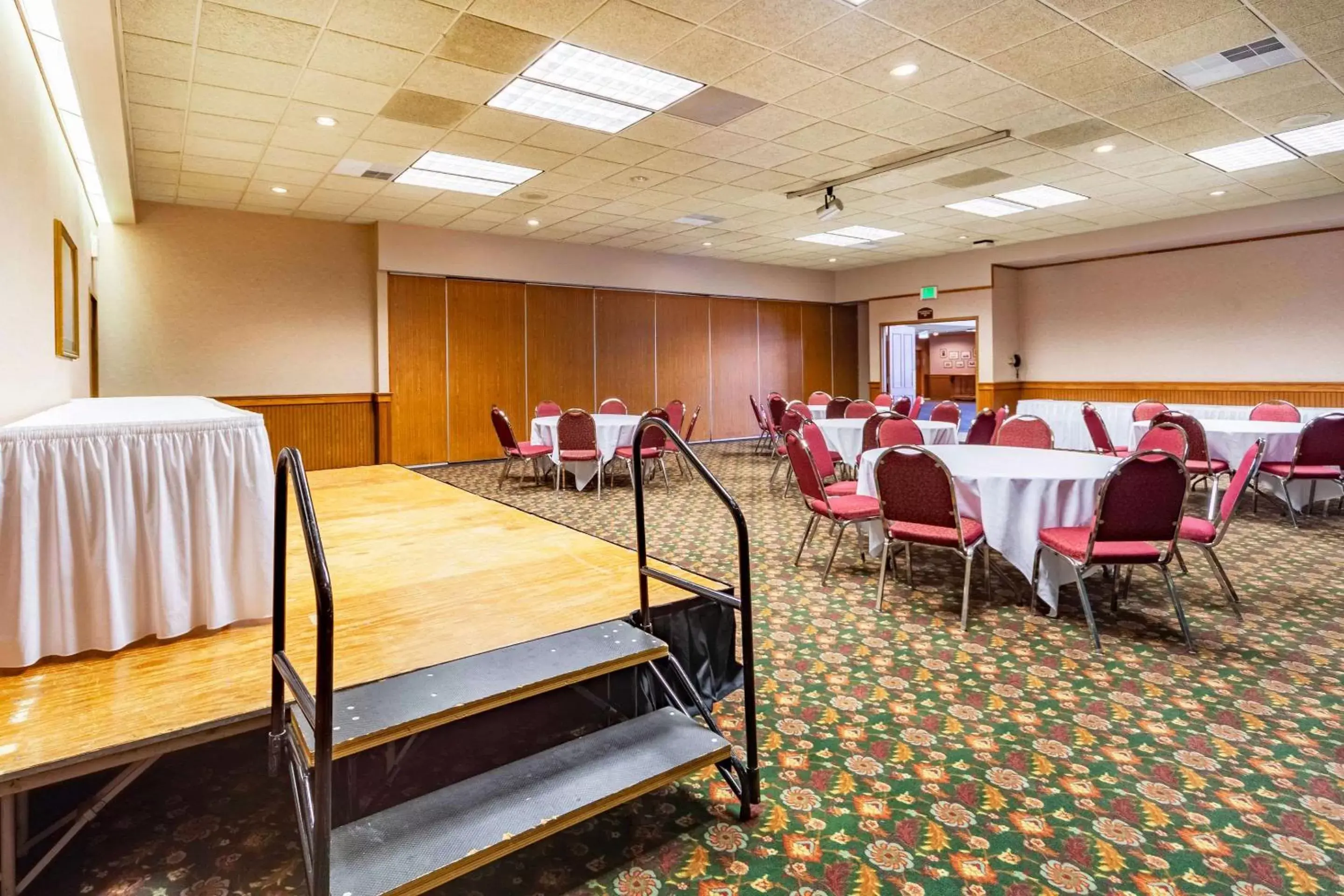 Meeting/conference room in Suburban Studios I-80 Grand Island