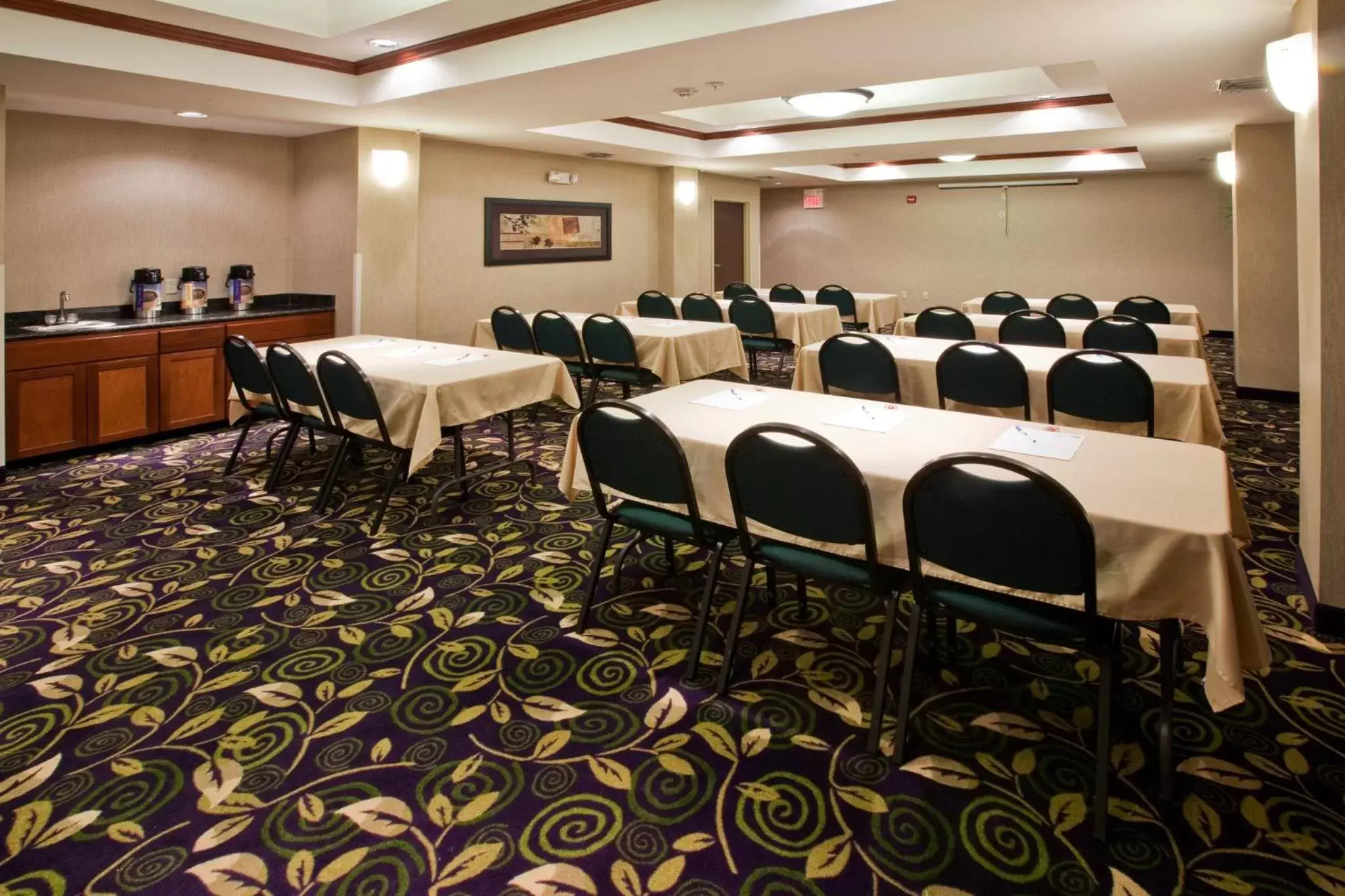 Meeting/conference room in Holiday Inn Express Hotel and Suites Ada, an IHG Hotel