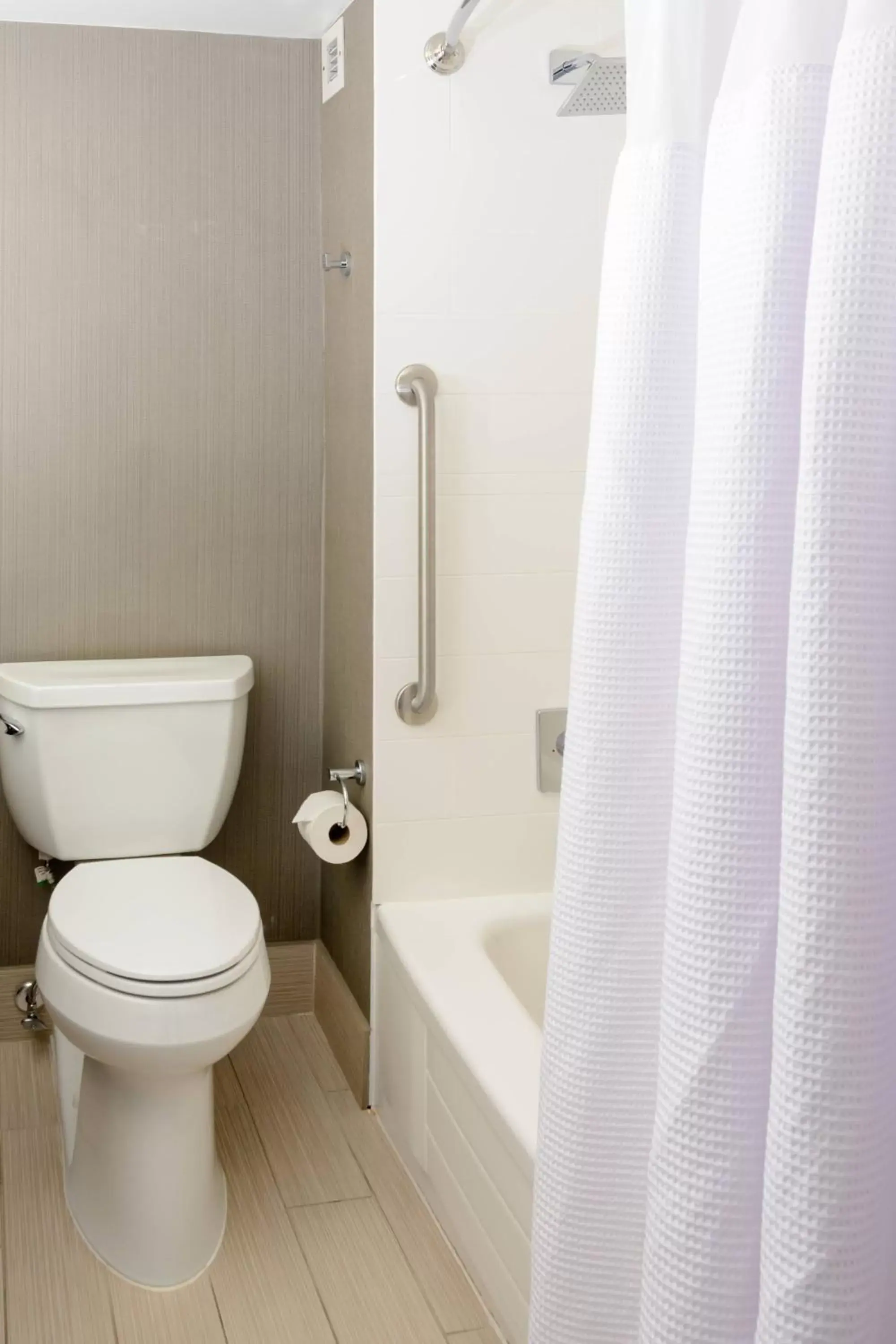 Bathroom in Courtyard by Marriott Toronto Northeast/Markham