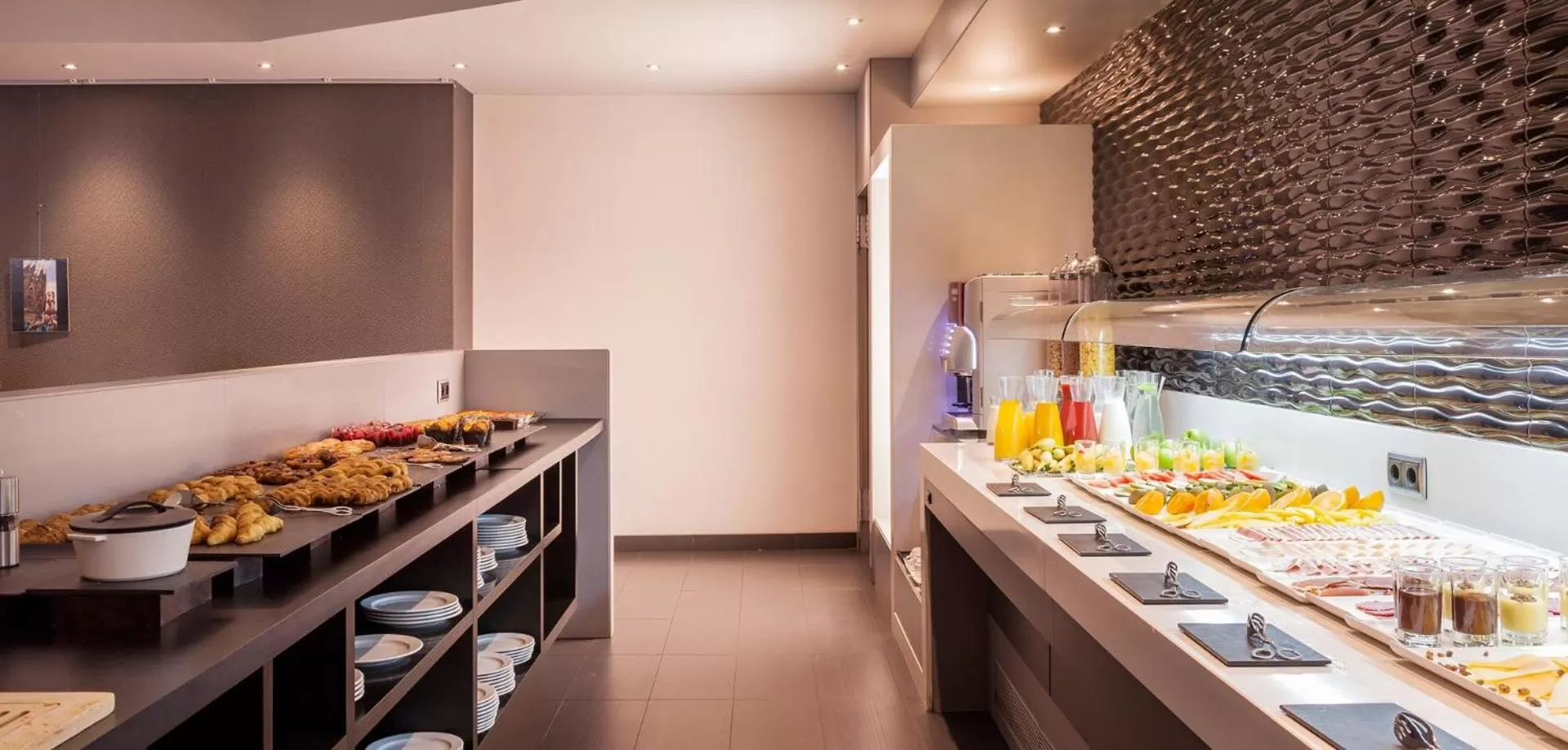 Restaurant/places to eat in Ilunion Bel-Art