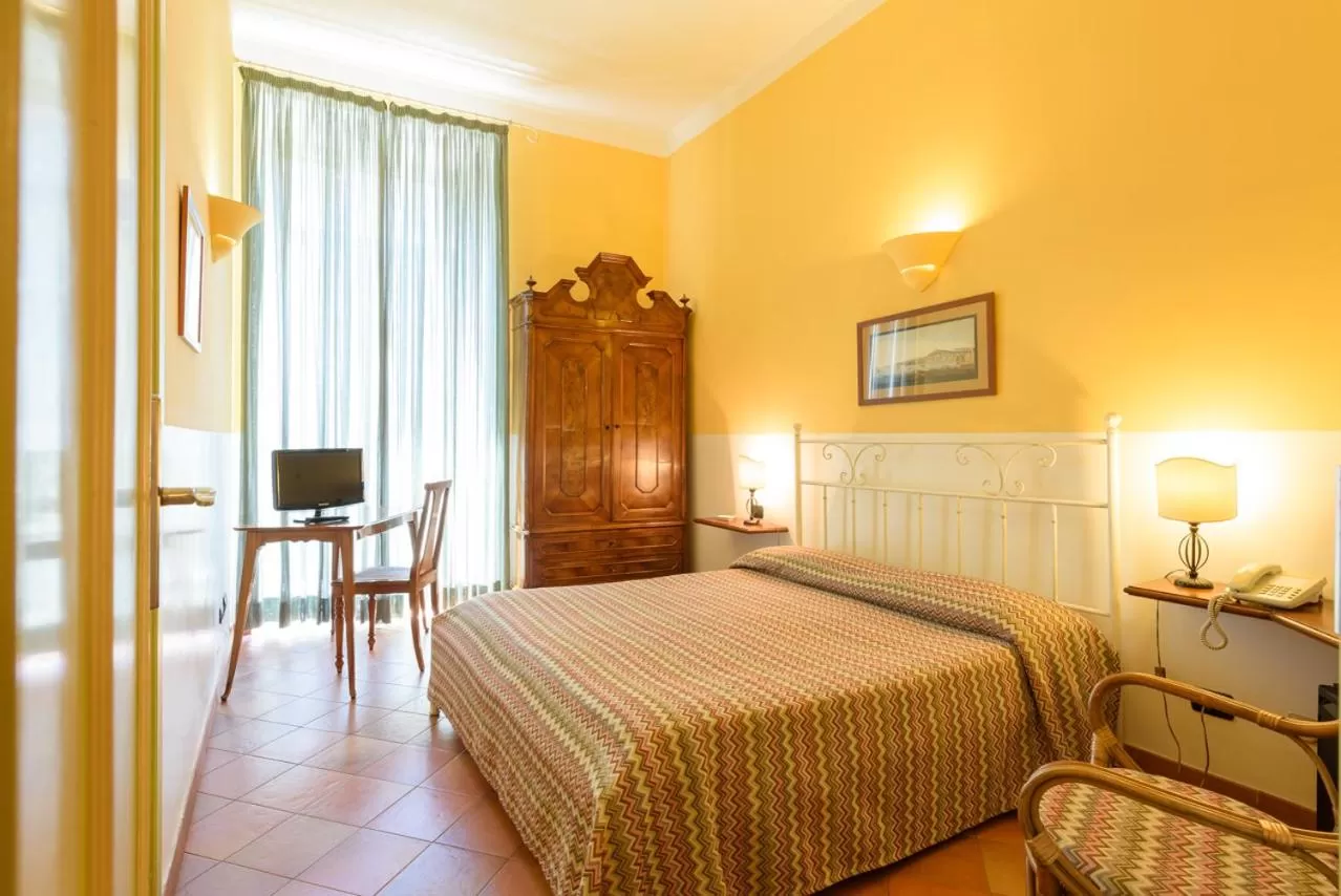 Bed in Hotel Mergellina