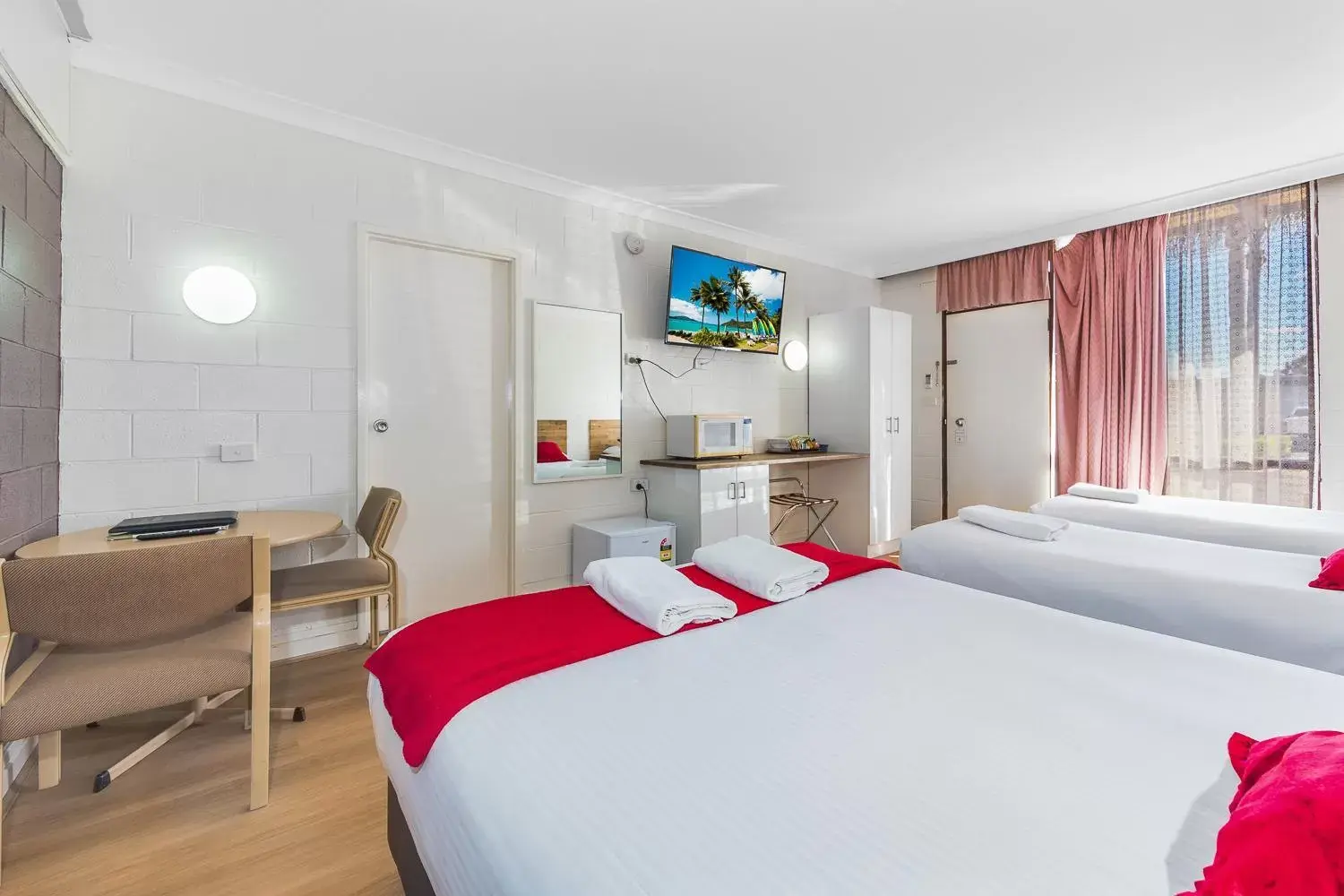 Bed in Plainsman Motel Bed in Plainsman Motel