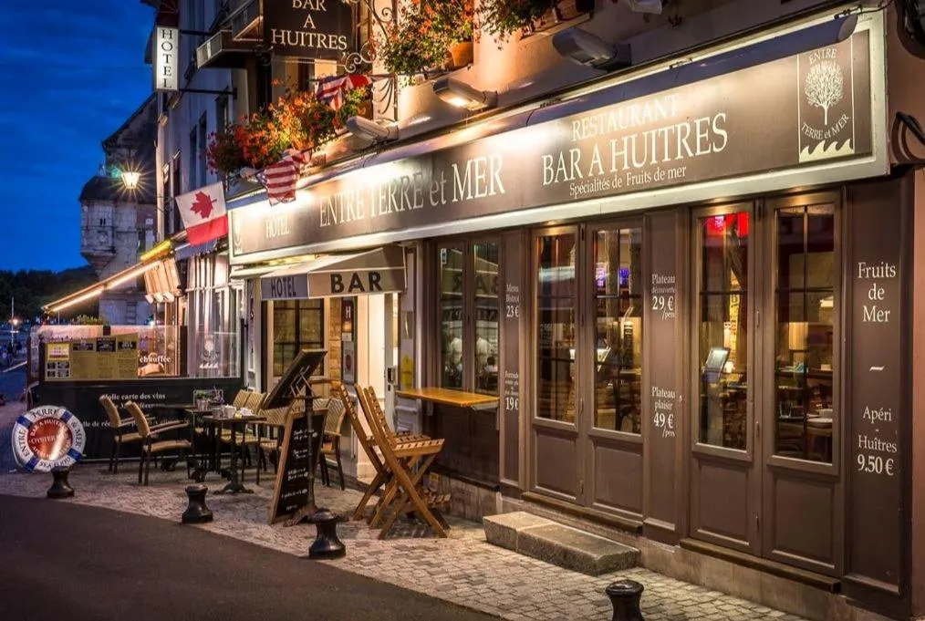 Facade/entrance in Entre Terre Et Mer