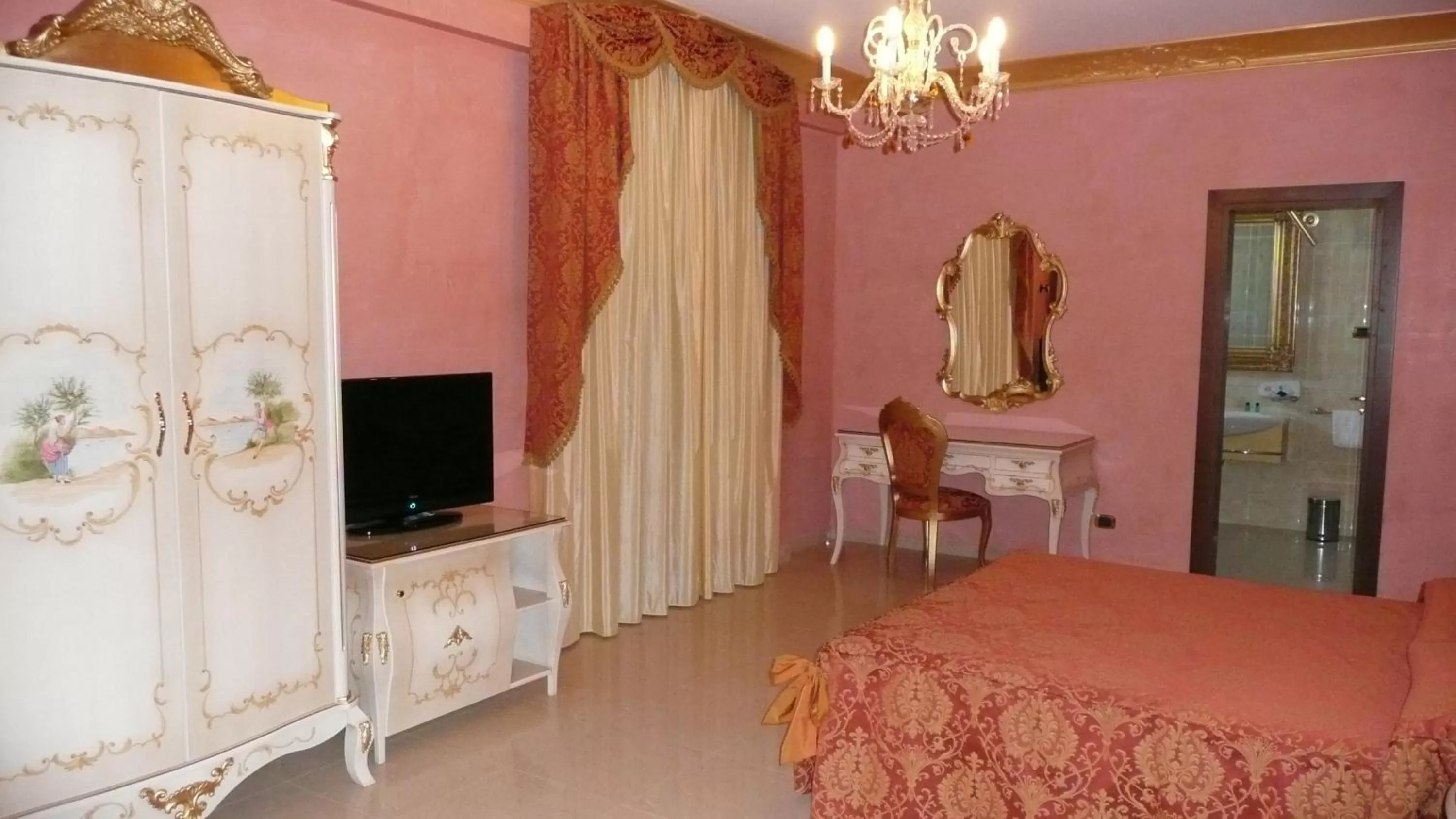 Photo of the whole room, Bed in Hotel Riva Del Sole