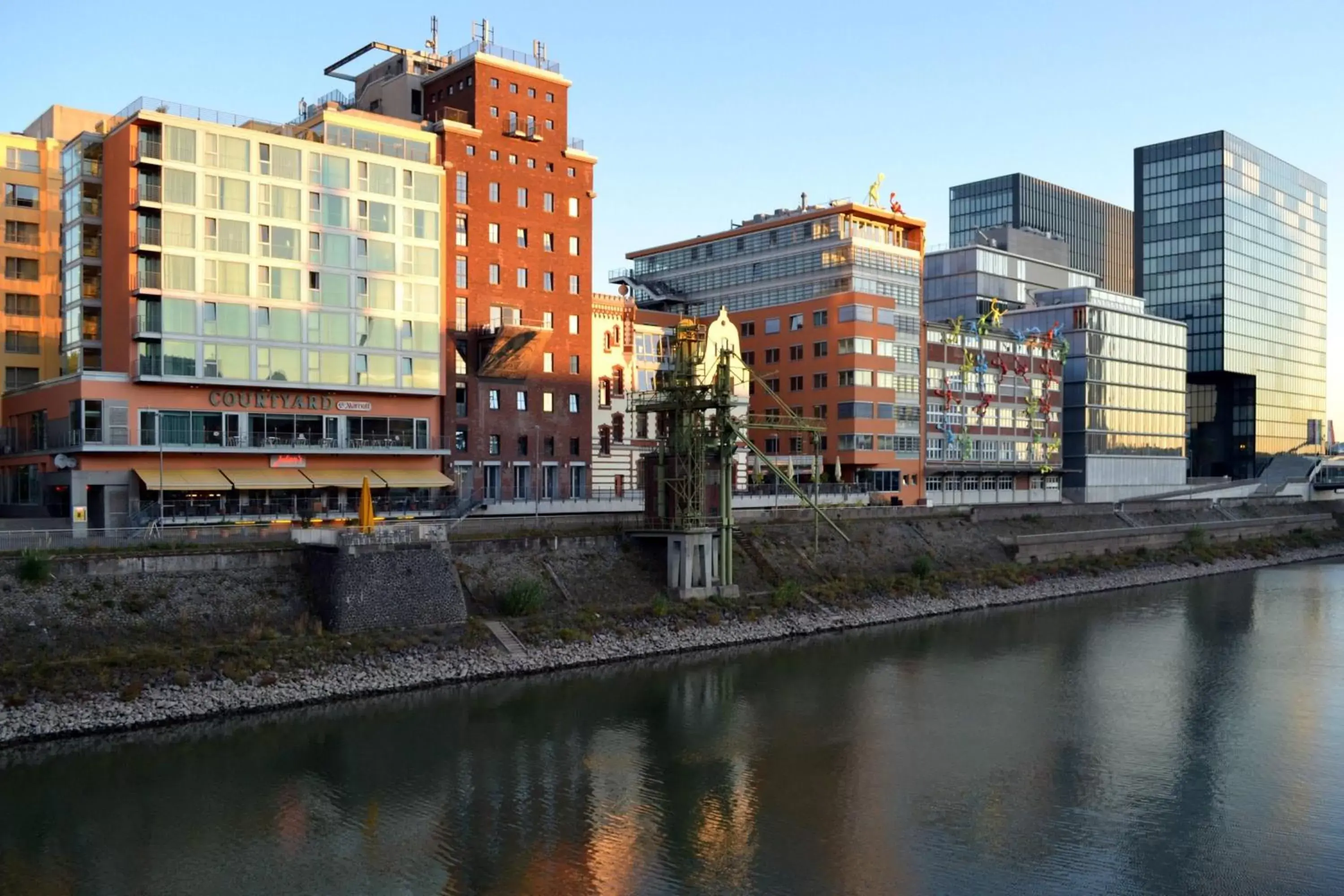 Property building in Courtyard by Marriott Duesseldorf Hafen